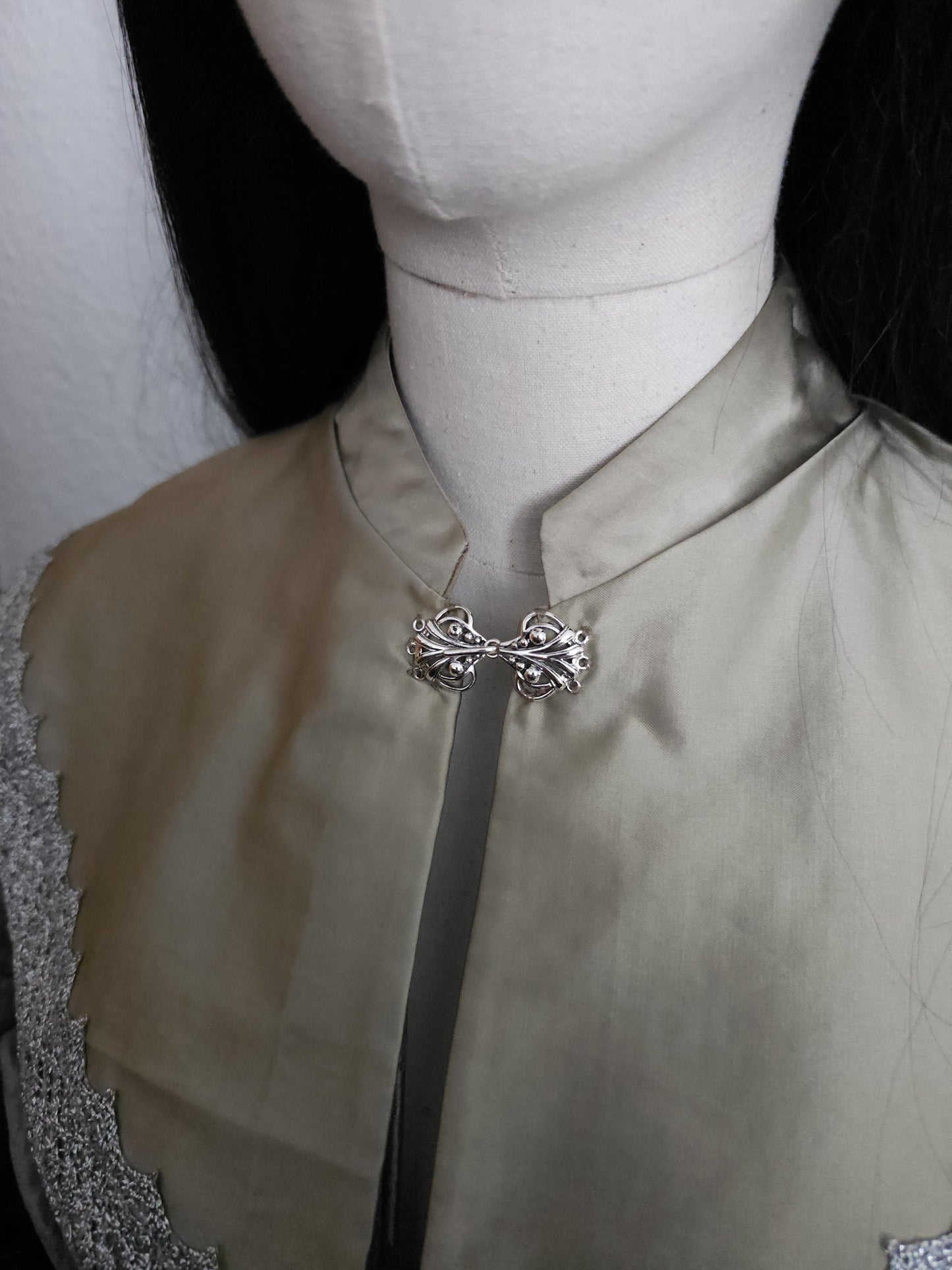 Nackenwärmer "Millayná", Elbische Gugel, Salbeigrün, Silber, Fantasy Accessoire, Mittelalter Schal, Hexen Capelet