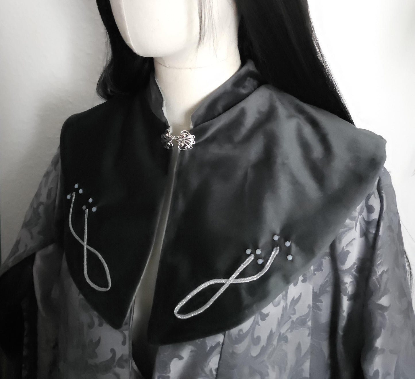 Nackenwärmer "Noarellé", Elbische Gugel, Salbeigrün, Silber, Fantasy Accessoire, Mittelalter Schal, Hexen Capelet