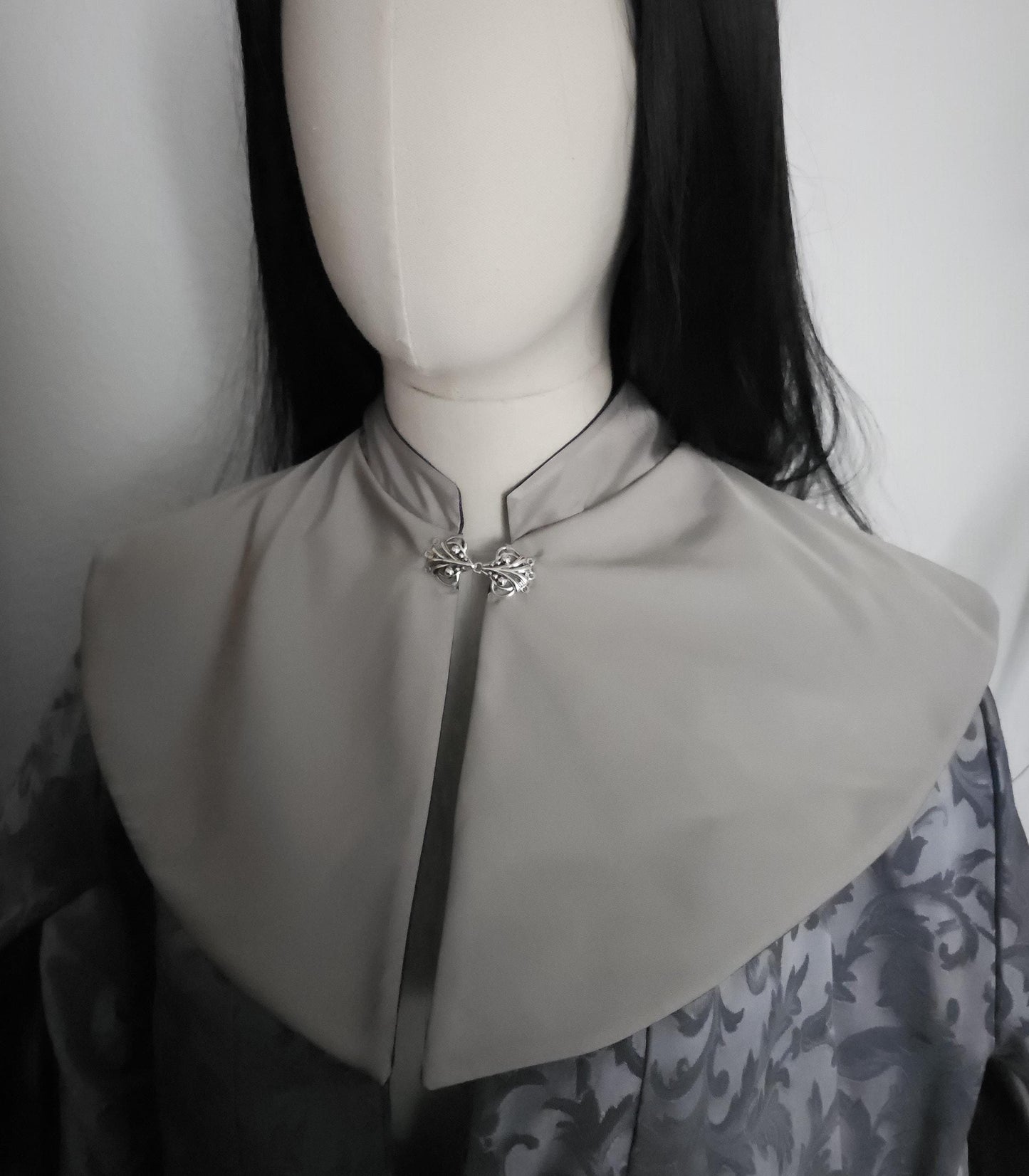 Nackenwärmer "Sylvaria", Elbische Gugel, Salbeigrün, Silber, Fantasy Accessoire, Mittelalter Schal, Hexen Capelet