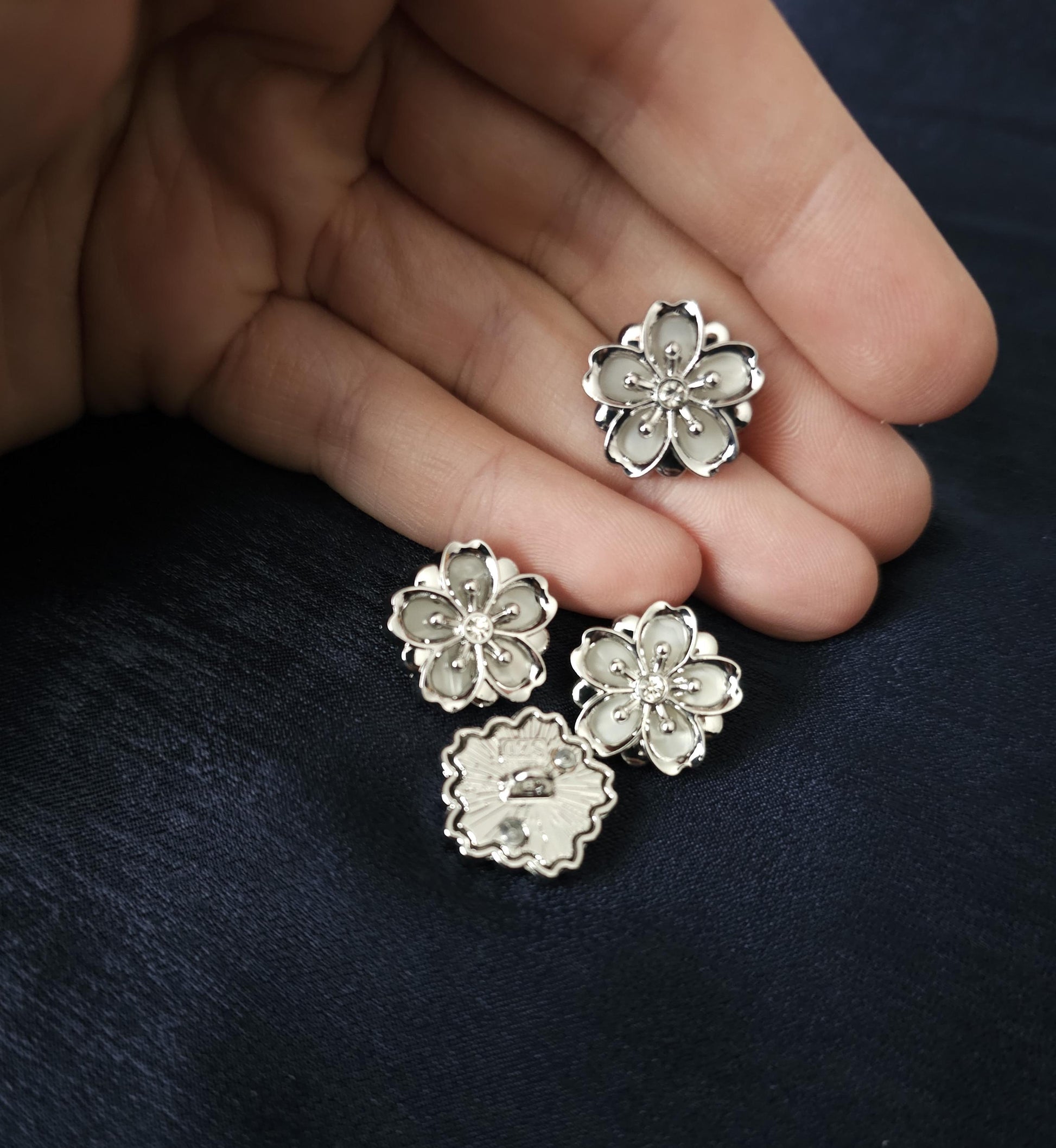 Metall Blumenknöpfe, 4er Set, eingefasstes Perlmutt, elegante Knöpfe