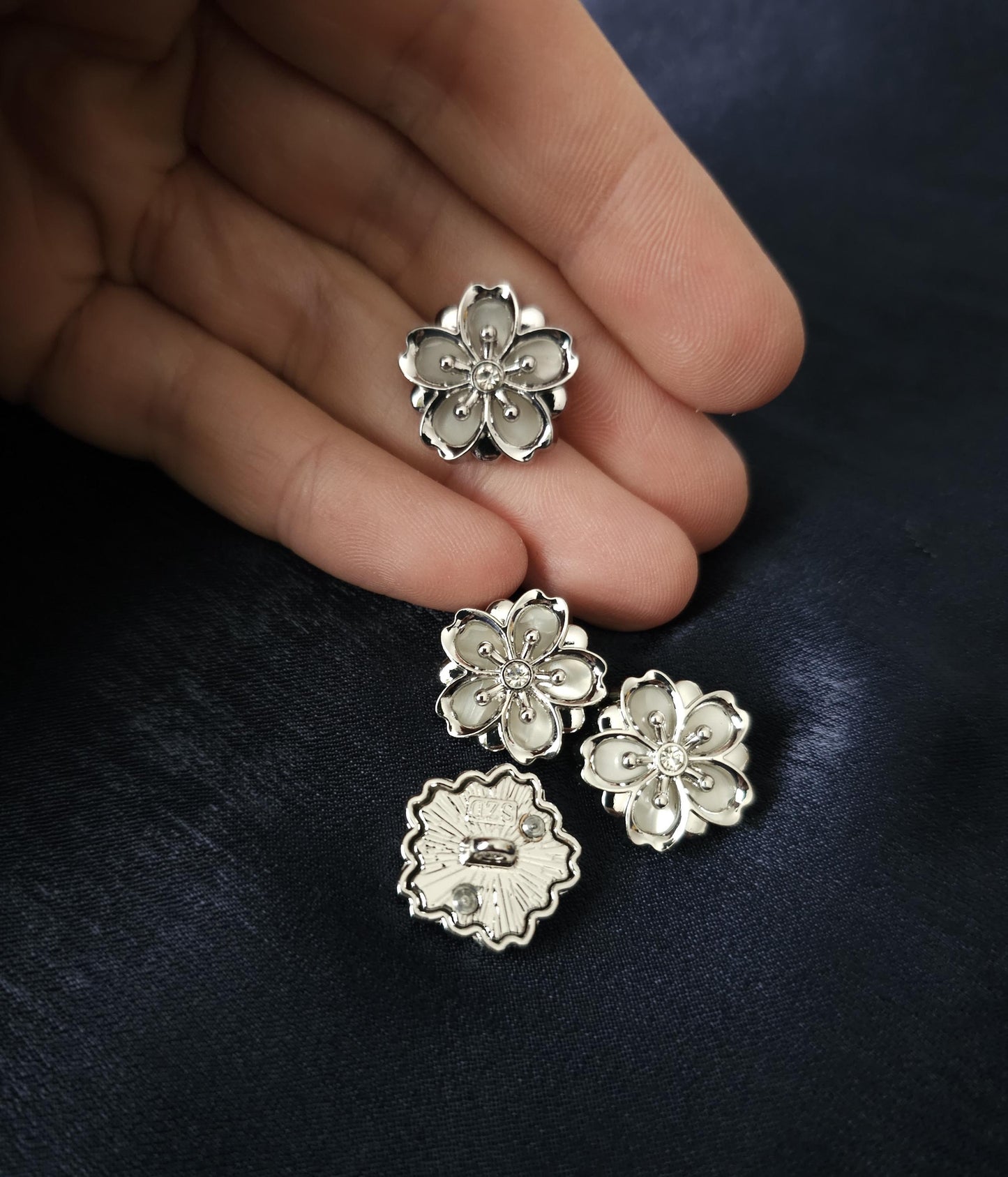 Metall Blumenknöpfe, 4er Set, eingefasstes Perlmutt, elegante Knöpfe