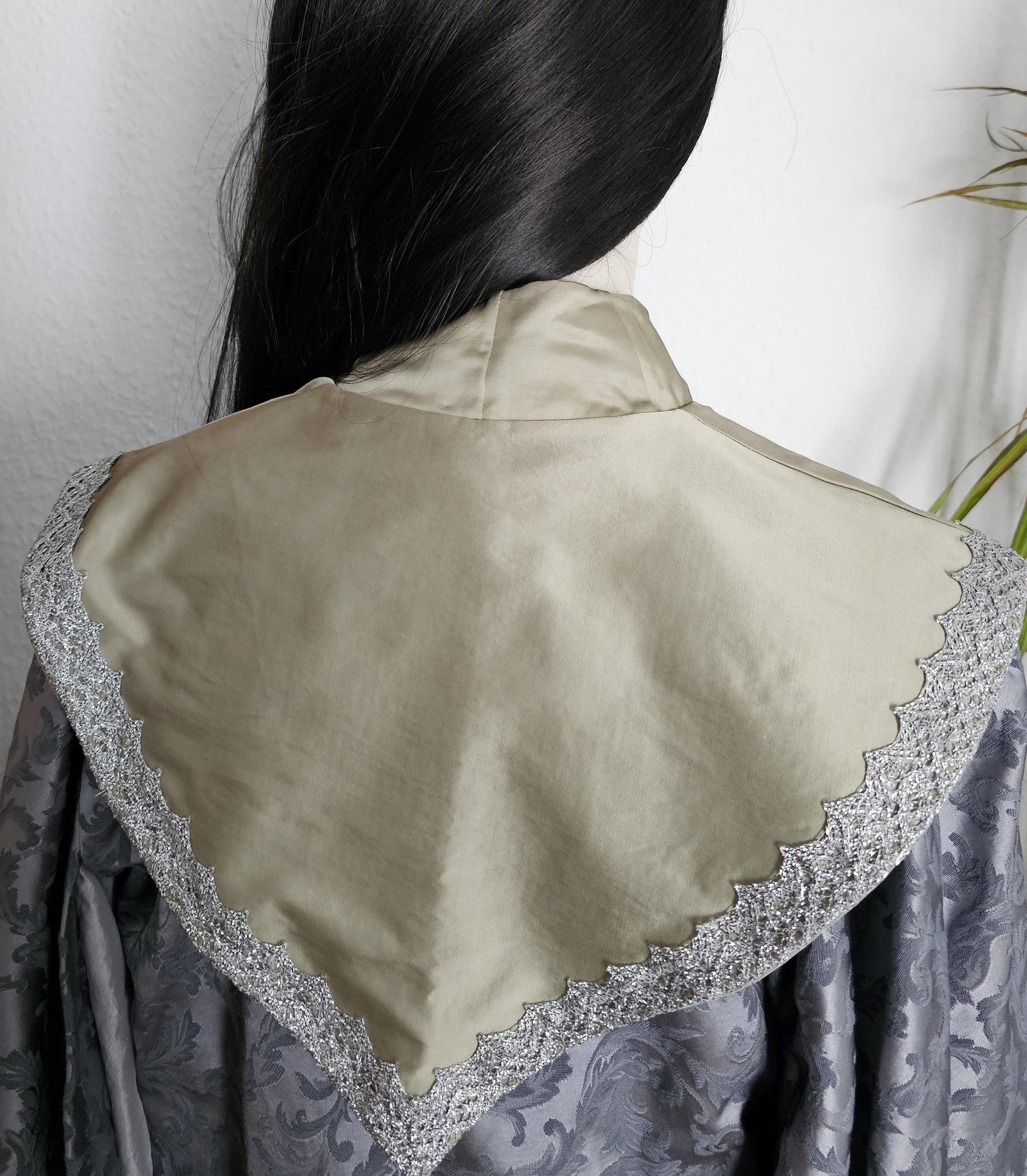Nackenwärmer "Millayná", Elbische Gugel, Salbeigrün, Silber, Fantasy Accessoire, Mittelalter Schal, Hexen Capelet