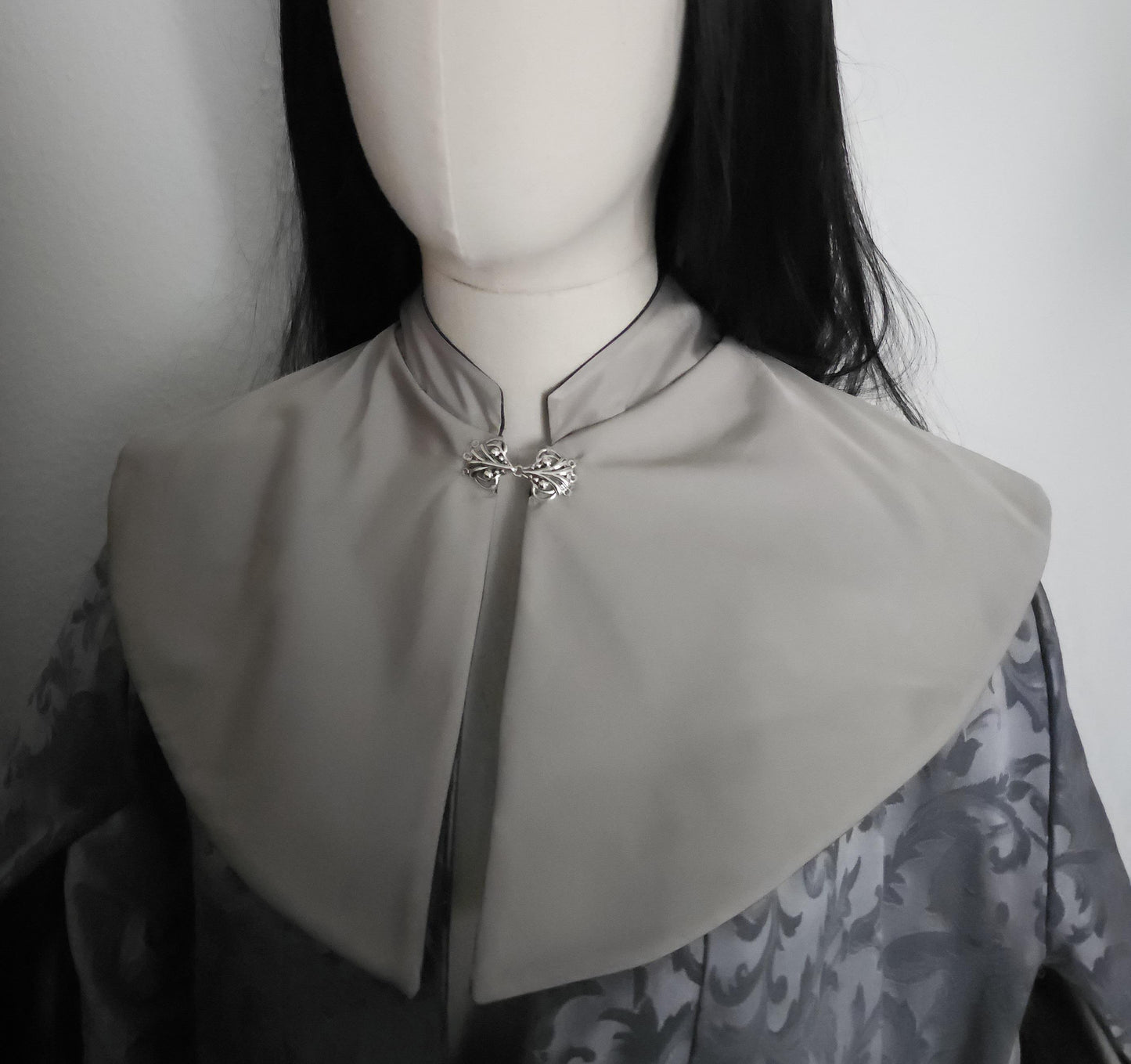 Nackenwärmer "Sylvaria", Elbische Gugel, Salbeigrün, Silber, Fantasy Accessoire, Mittelalter Schal, Hexen Capelet