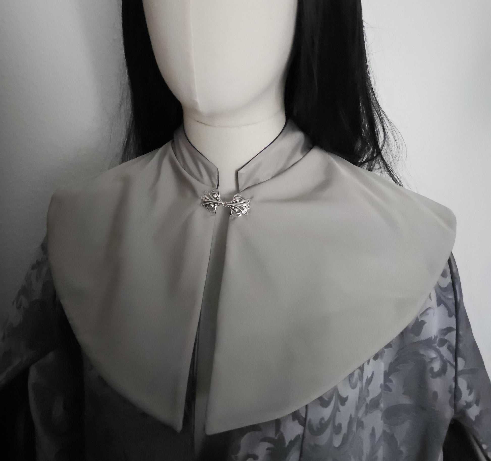 Nackenwärmer "Sylvaria", Elbische Gugel, Salbeigrün, Silber, Fantasy Accessoire, Mittelalter Schal, Hexen Capelet