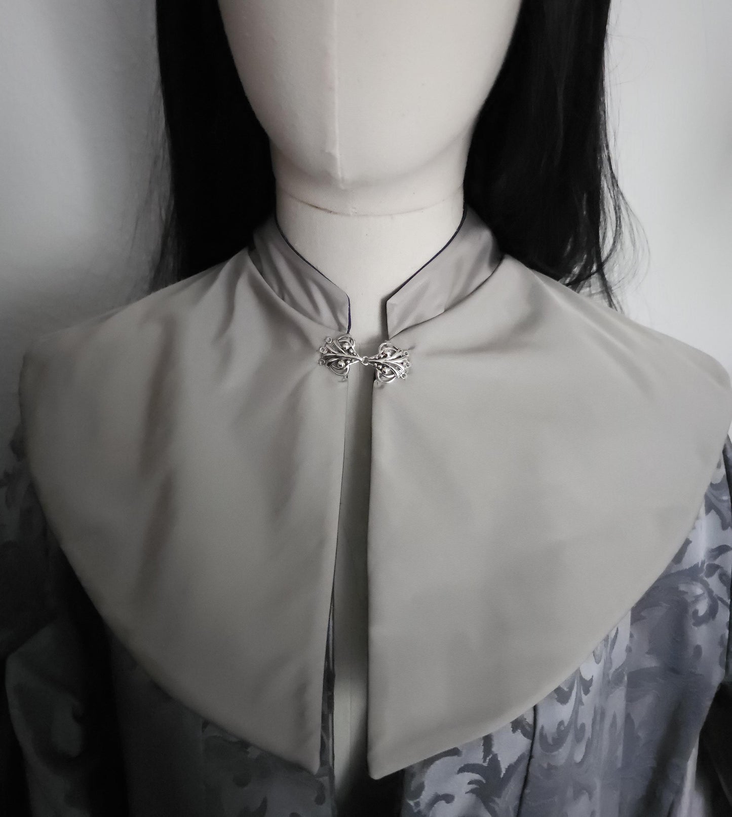 Nackenwärmer "Sylvaria", Elbische Gugel, Salbeigrün, Silber, Fantasy Accessoire, Mittelalter Schal, Hexen Capelet