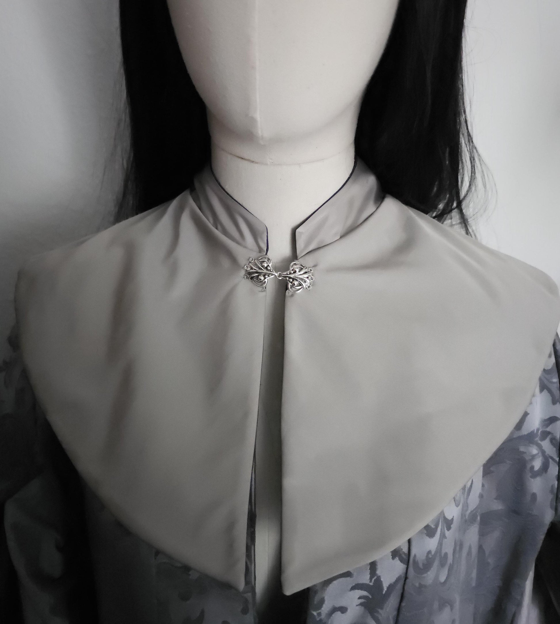 Nackenwärmer "Sylvaria", Elbische Gugel, Salbeigrün, Silber, Fantasy Accessoire, Mittelalter Schal, Hexen Capelet