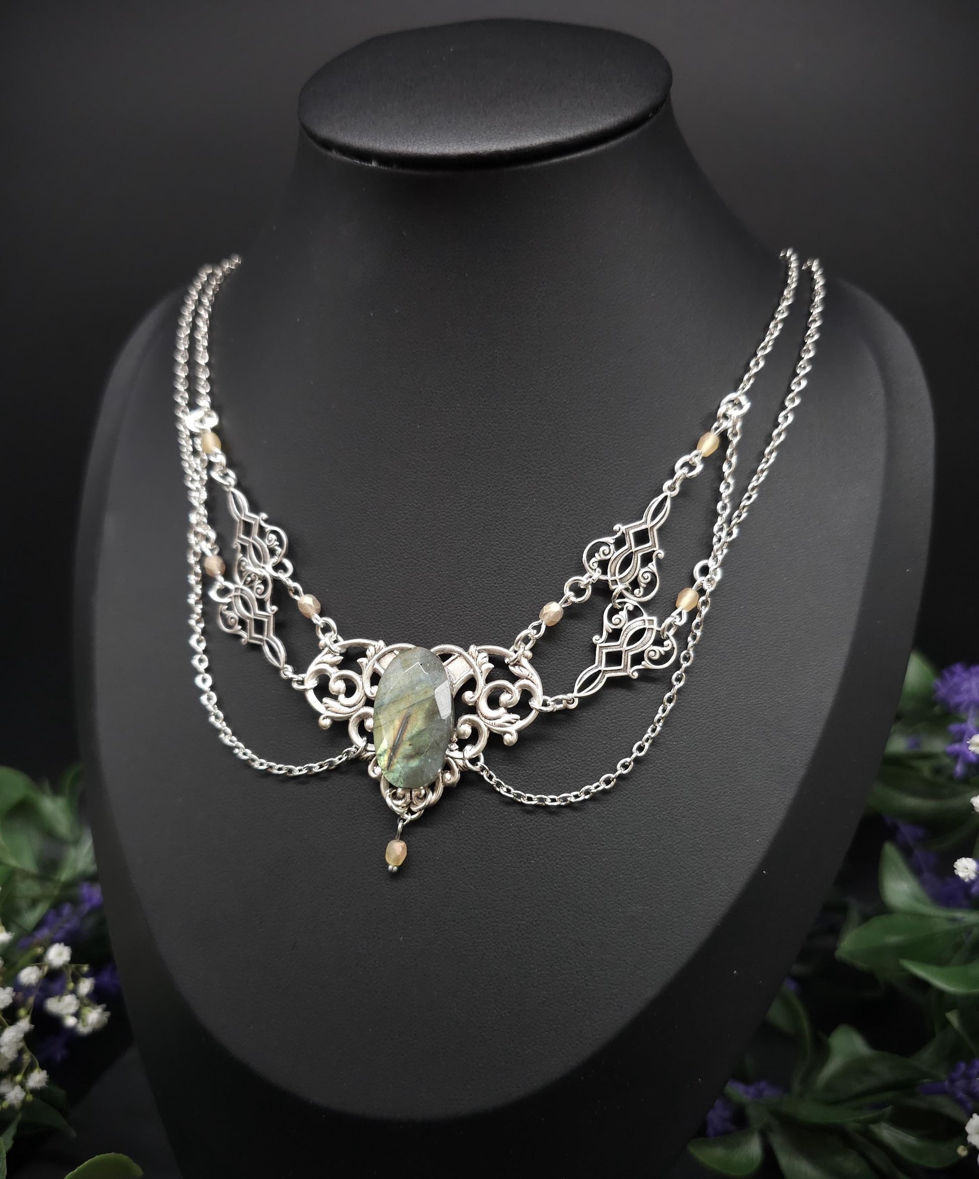 Collier mit facettiertem Labradorit - Art Nouveau Schmuck - Größenverstellbar - Unikat für Bräute
