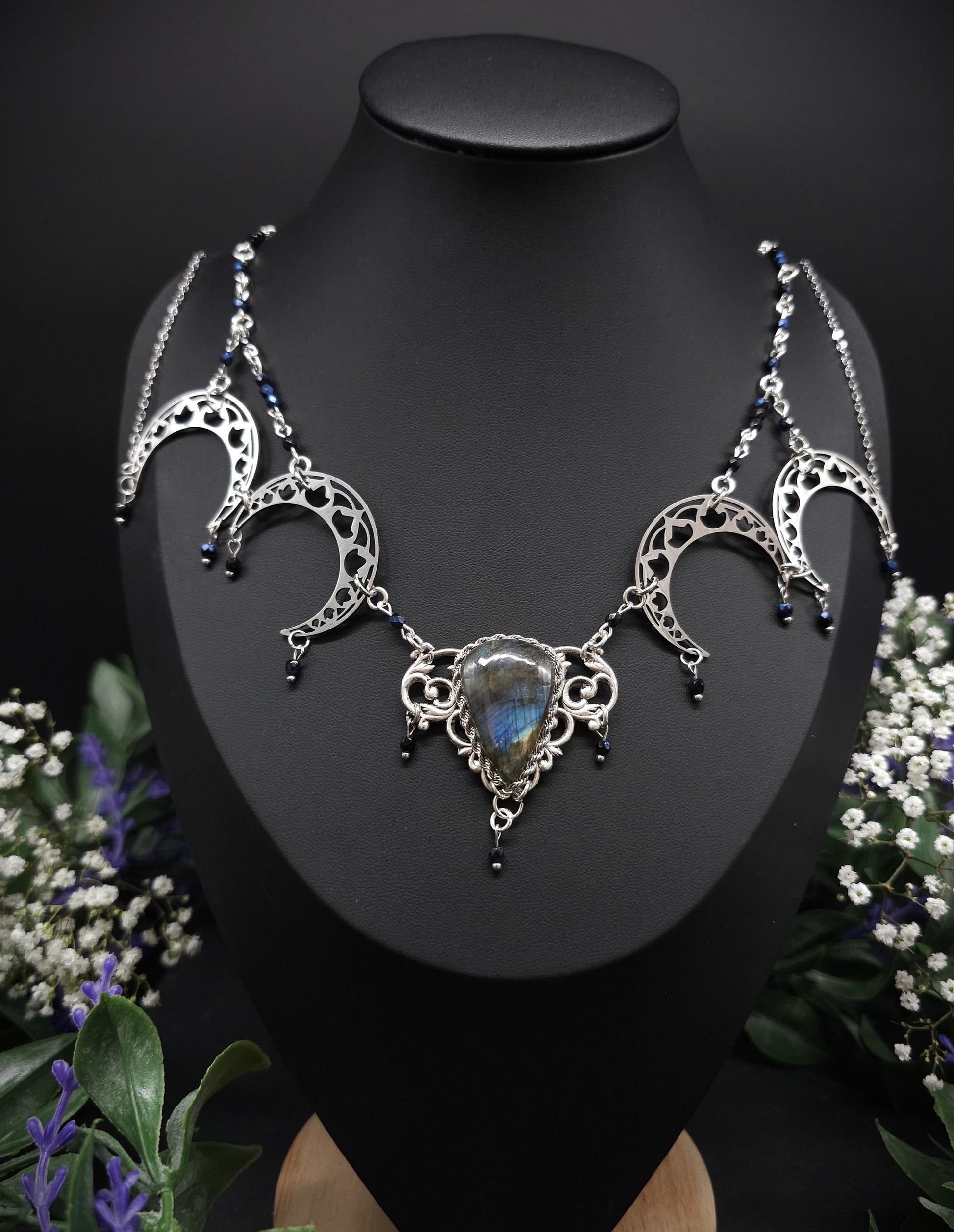 Collier mit blauem Labradorit - Edelstahlmonde - Größenverstellbare Halskette - Unikat