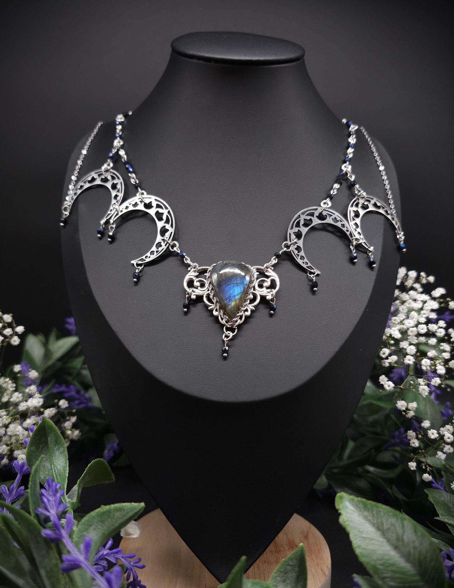 Collier mit blauem Labradorit - Edelstahlmonde - Größenverstellbare Halskette - Unikat