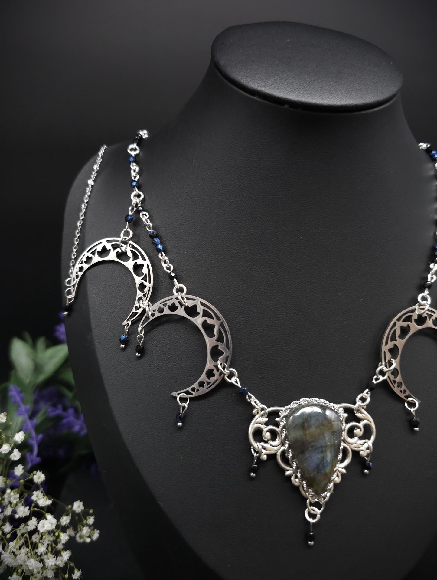 Collier mit blauem Labradorit - Edelstahlmonde - Größenverstellbare Halskette - Unikat