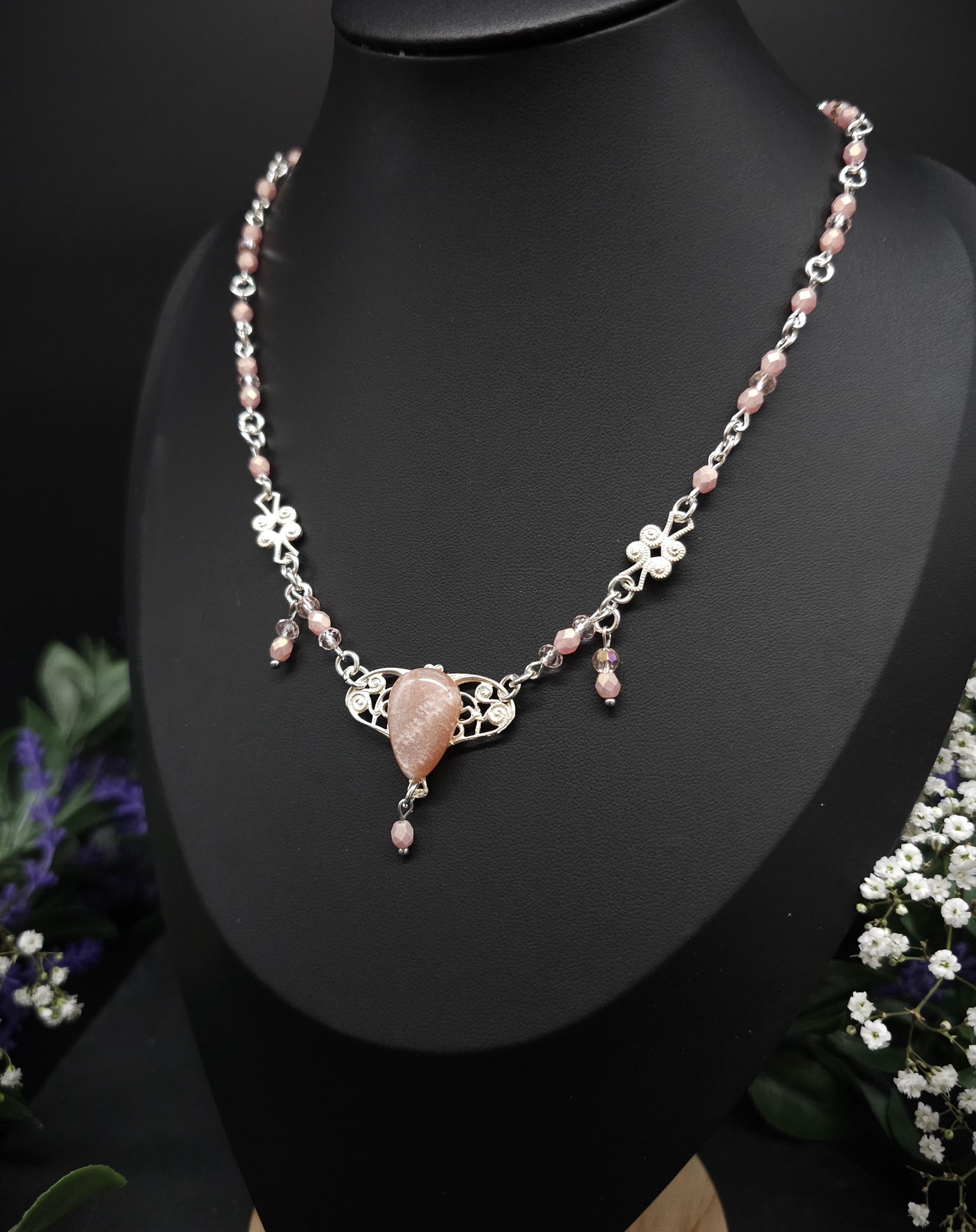 Pfirsichmondstein Collier mit rosa facettierten Perlen – Art Nouveau Halskette, Größenverstellbarer romantischer Braut- & Hochzeitsschmuck