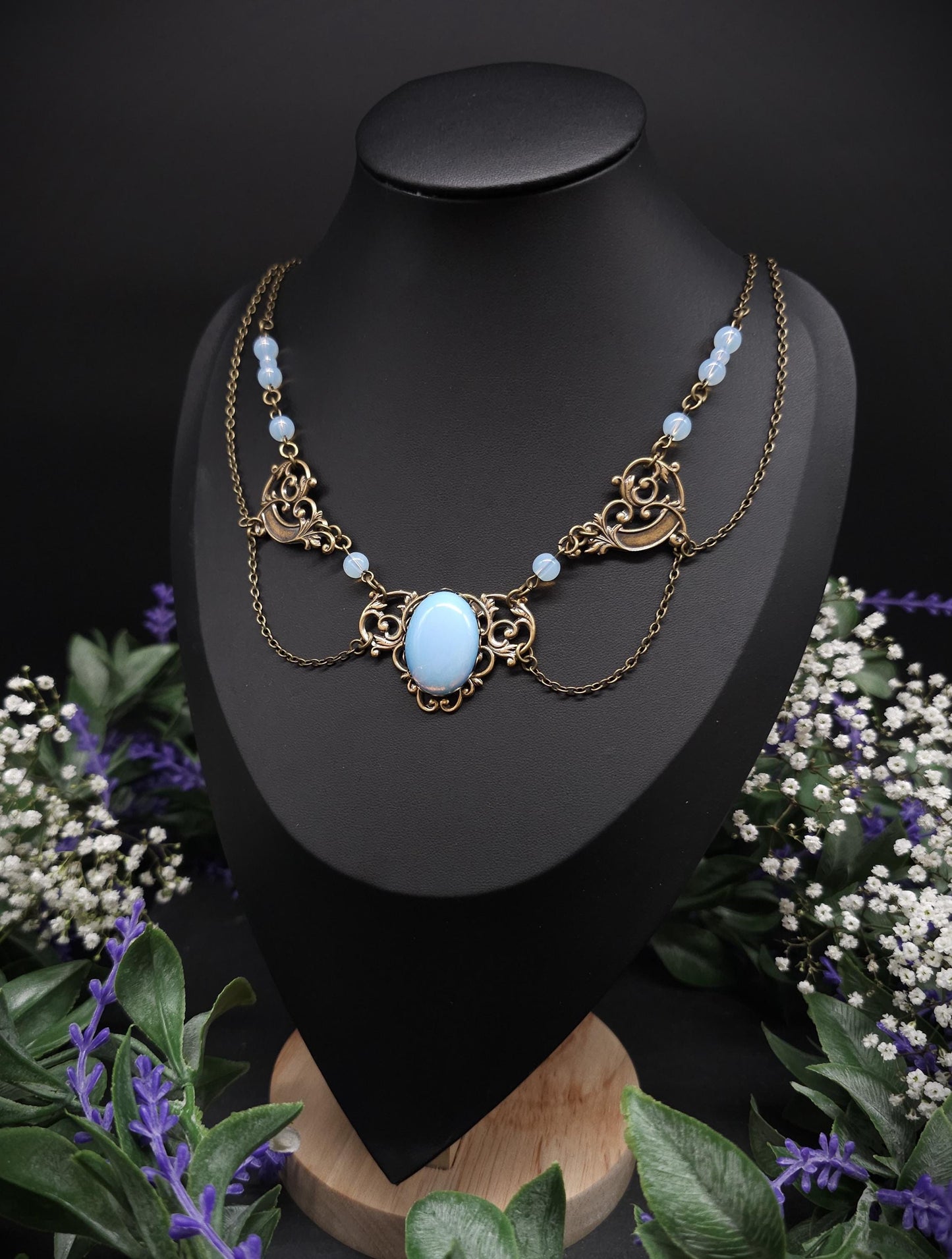 Art Nouveau Collier mit Opalith Cabochon & Perlen - Elfischer Jugendstil Schmuck - Größenverstellbare Halskette