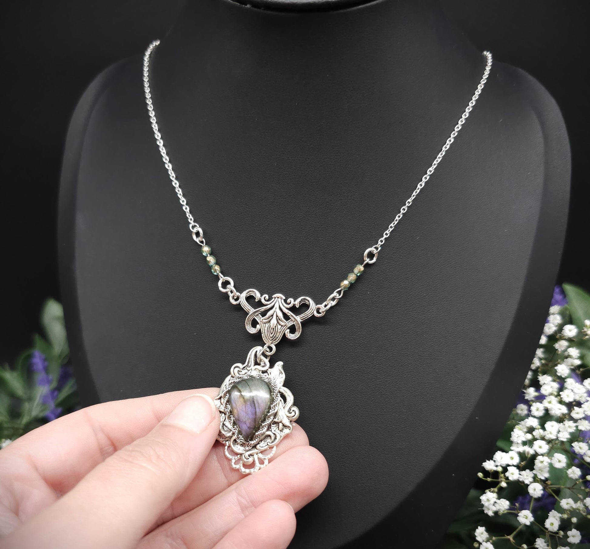 925 Sterling Silber Halskette - seltener kleiner Labradorit – Jugendstil / Art Nouveau Collier mit Salbeifarbenen Perlen, größenverstellbar