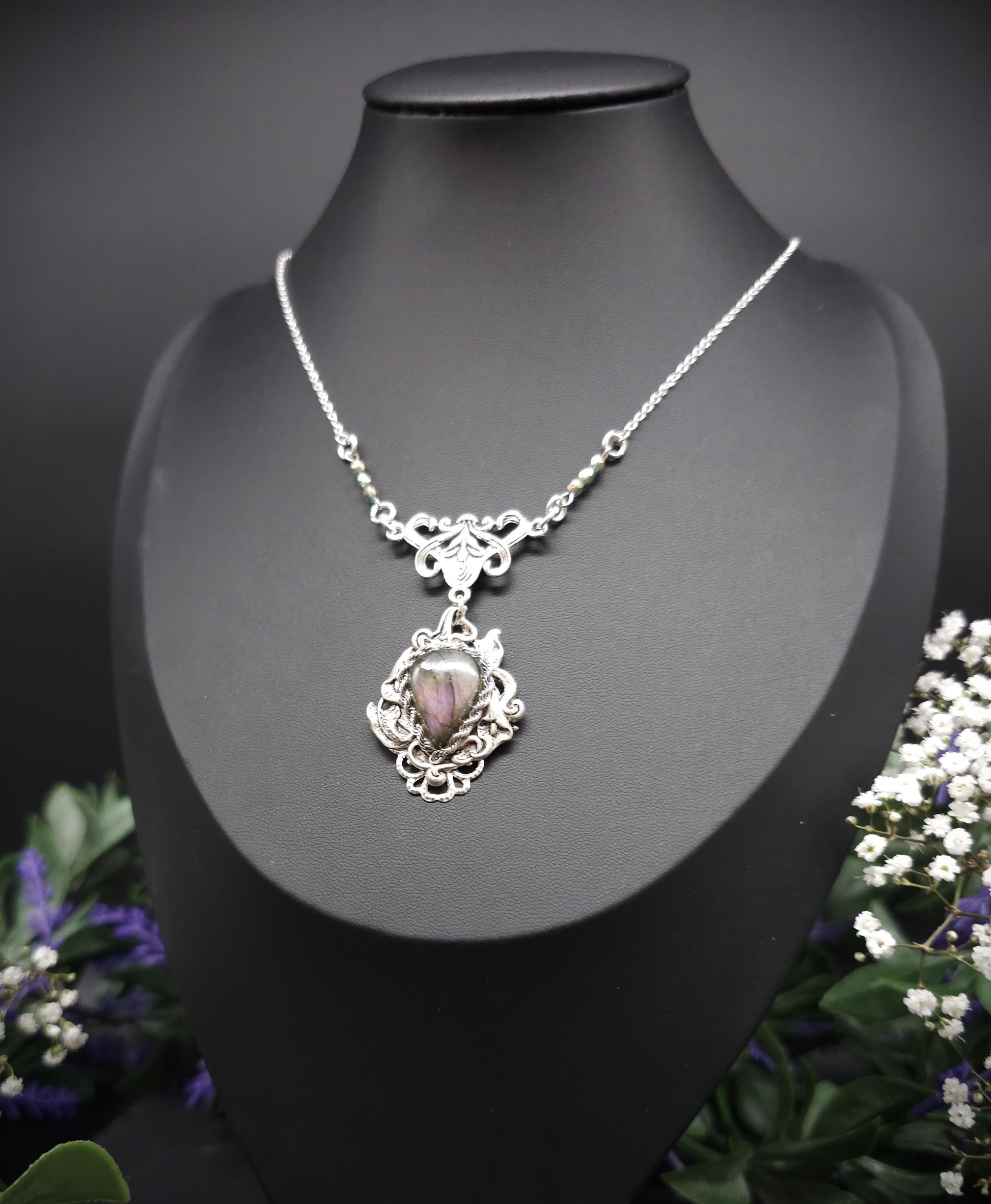 925 Sterling Silber Halskette - seltener kleiner Labradorit – Jugendstil / Art Nouveau Collier mit Salbeifarbenen Perlen, größenverstellbar