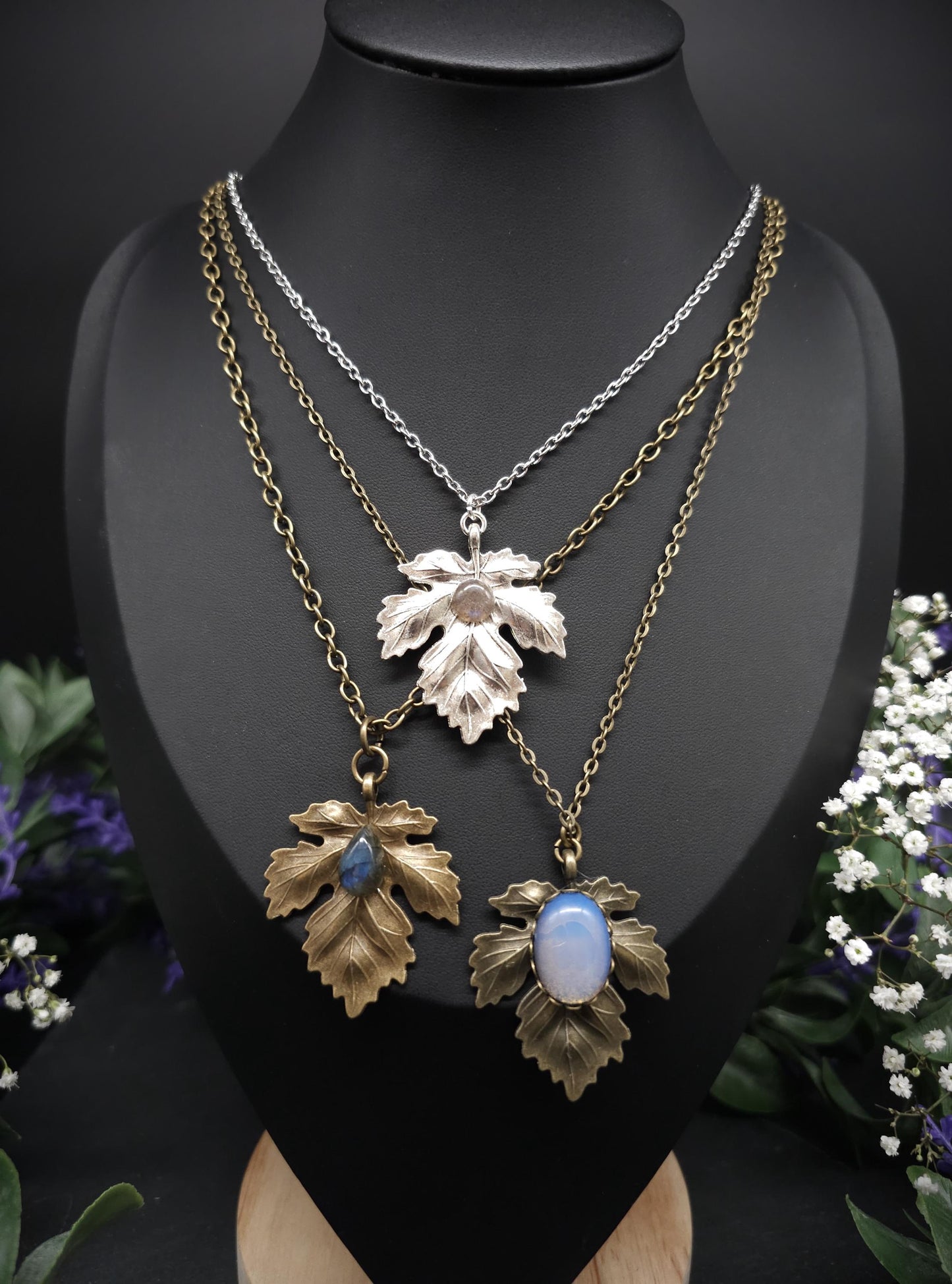 Zarte Blatt Halskette – Varianten: Labradorit und Opalith – Natur & Elfen inspirierter Schmuck, bronzefarben oder silberfarben
