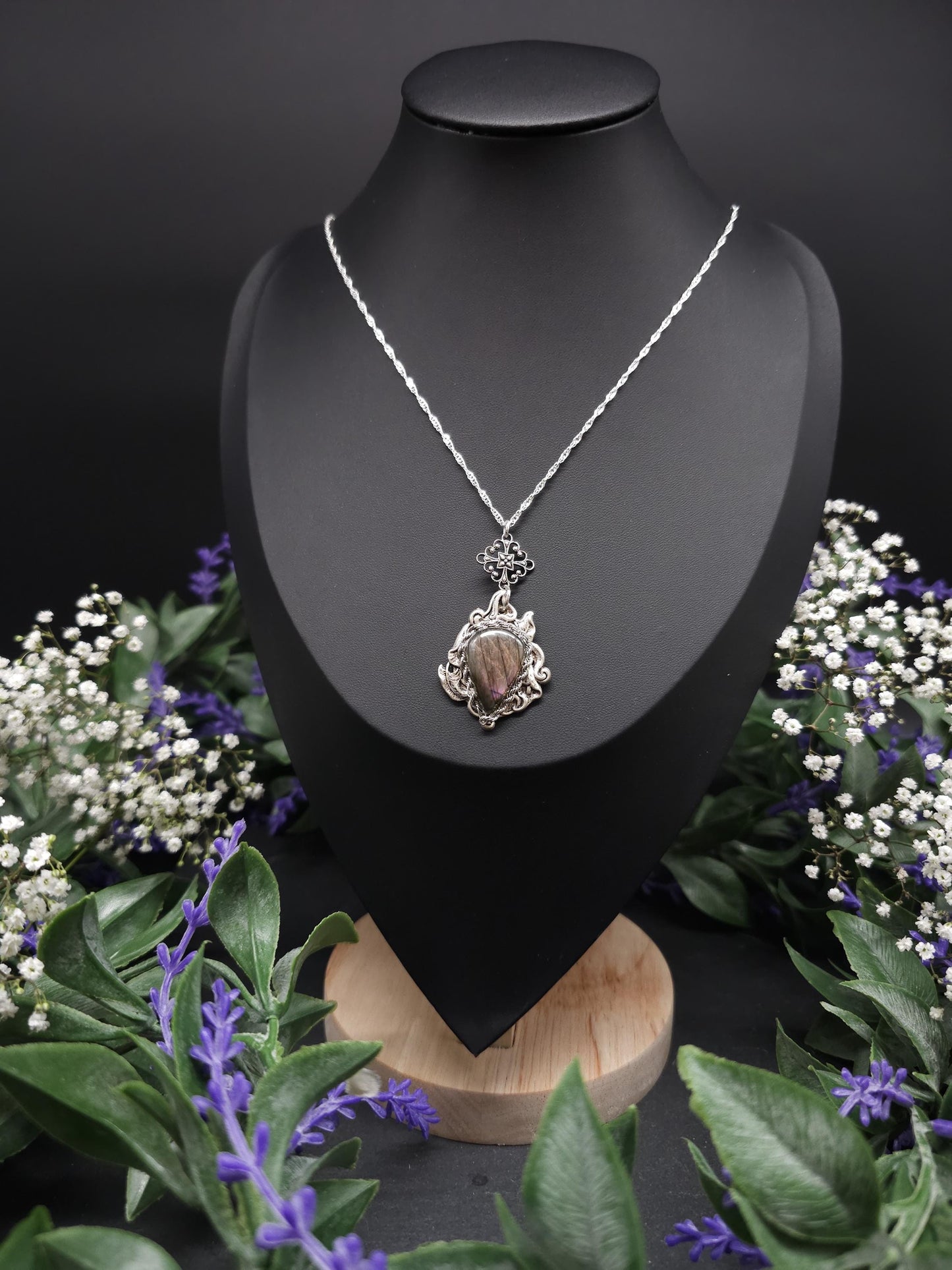 Jugendstil / Art Nouveau Collier - 925er Sterlingsilberkette - Seltener Lila Labradorit – größenverstellbar - eleganter Jugendstilanhänger