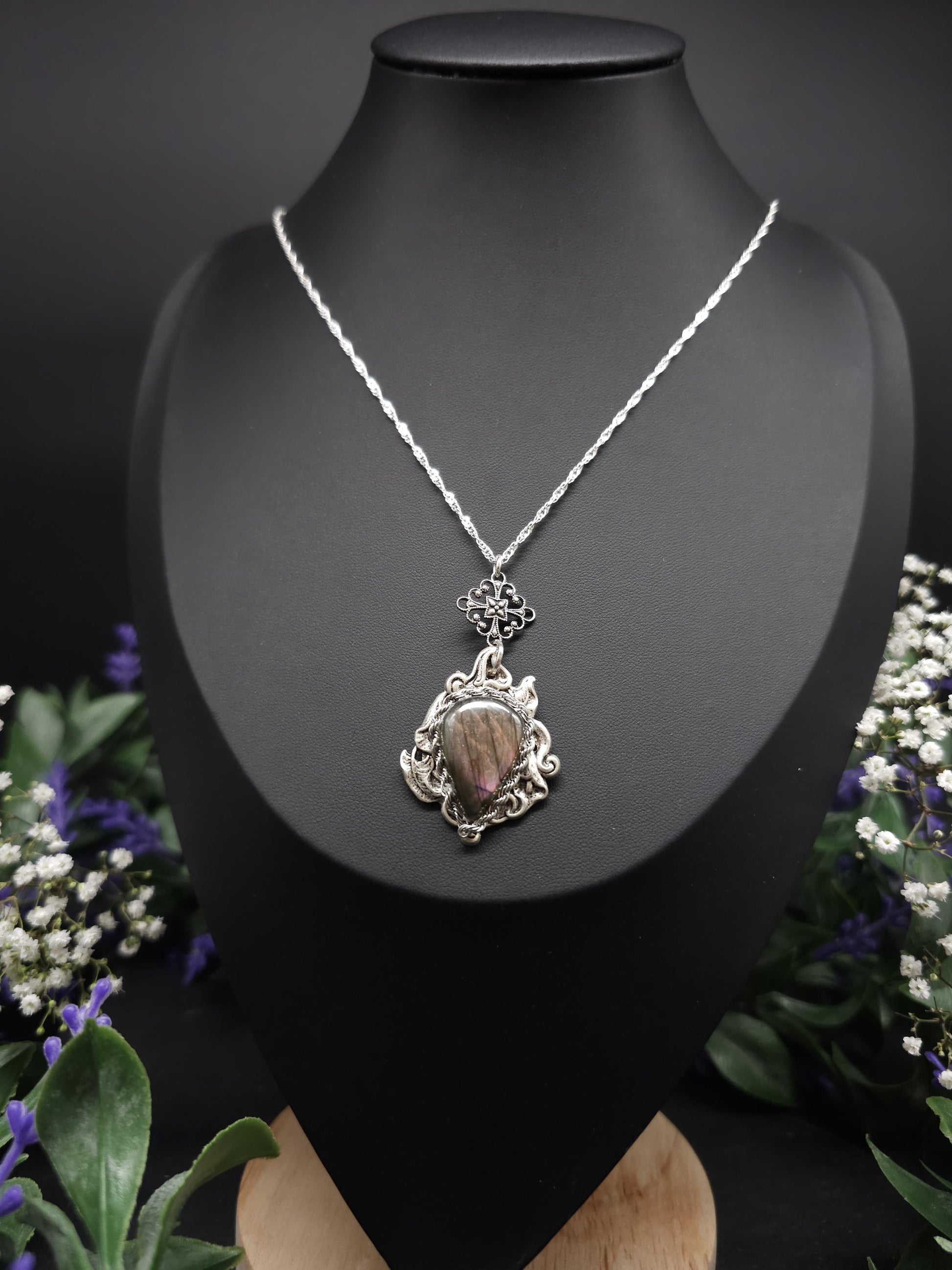 Jugendstil / Art Nouveau Collier - 925er Sterlingsilberkette - Seltener Lila Labradorit – größenverstellbar - eleganter Jugendstilanhänger