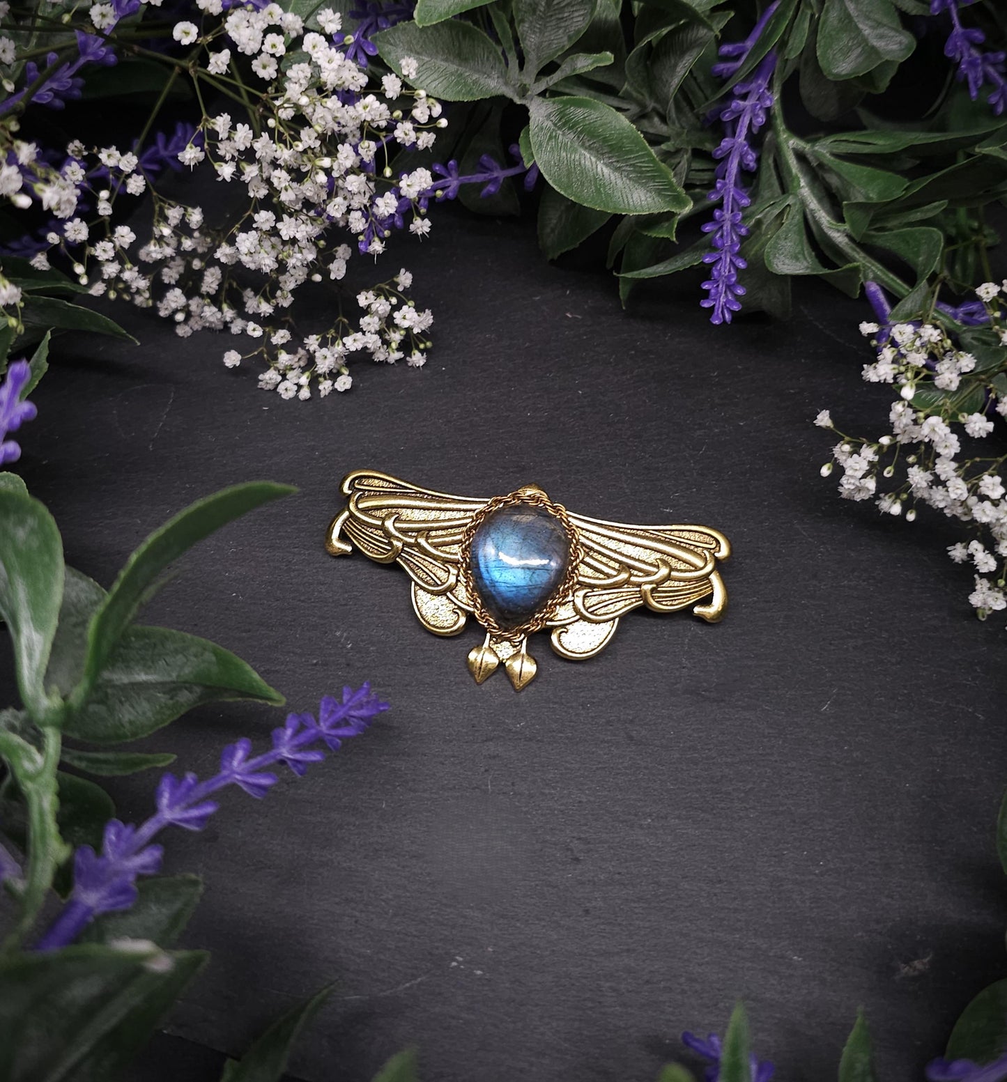 Goldene Art Nouveau Haarspange mit blauem Labradorit – Jugendstil Schmetterlingsdesign – Zwei Steinvarianten – Elegantes Vintage Accessoire