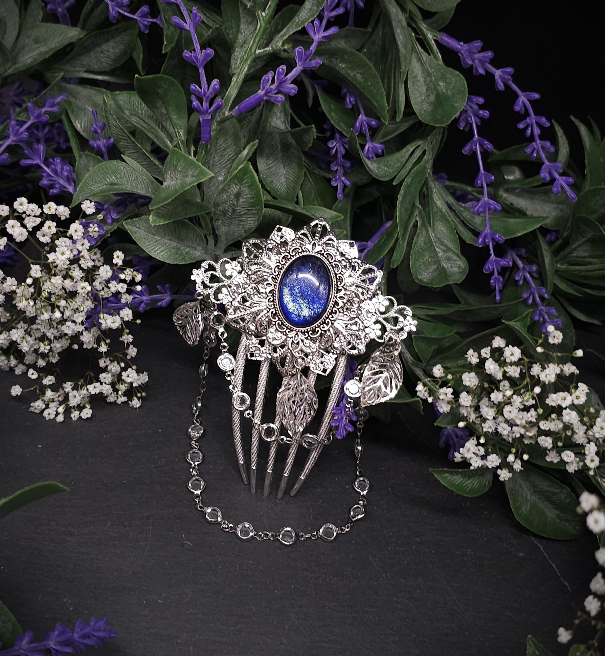 Silberner Haarkamm mit Kristallkette - blauer handbemalter Glascabochon – Braut Vintage Haaraccessoire