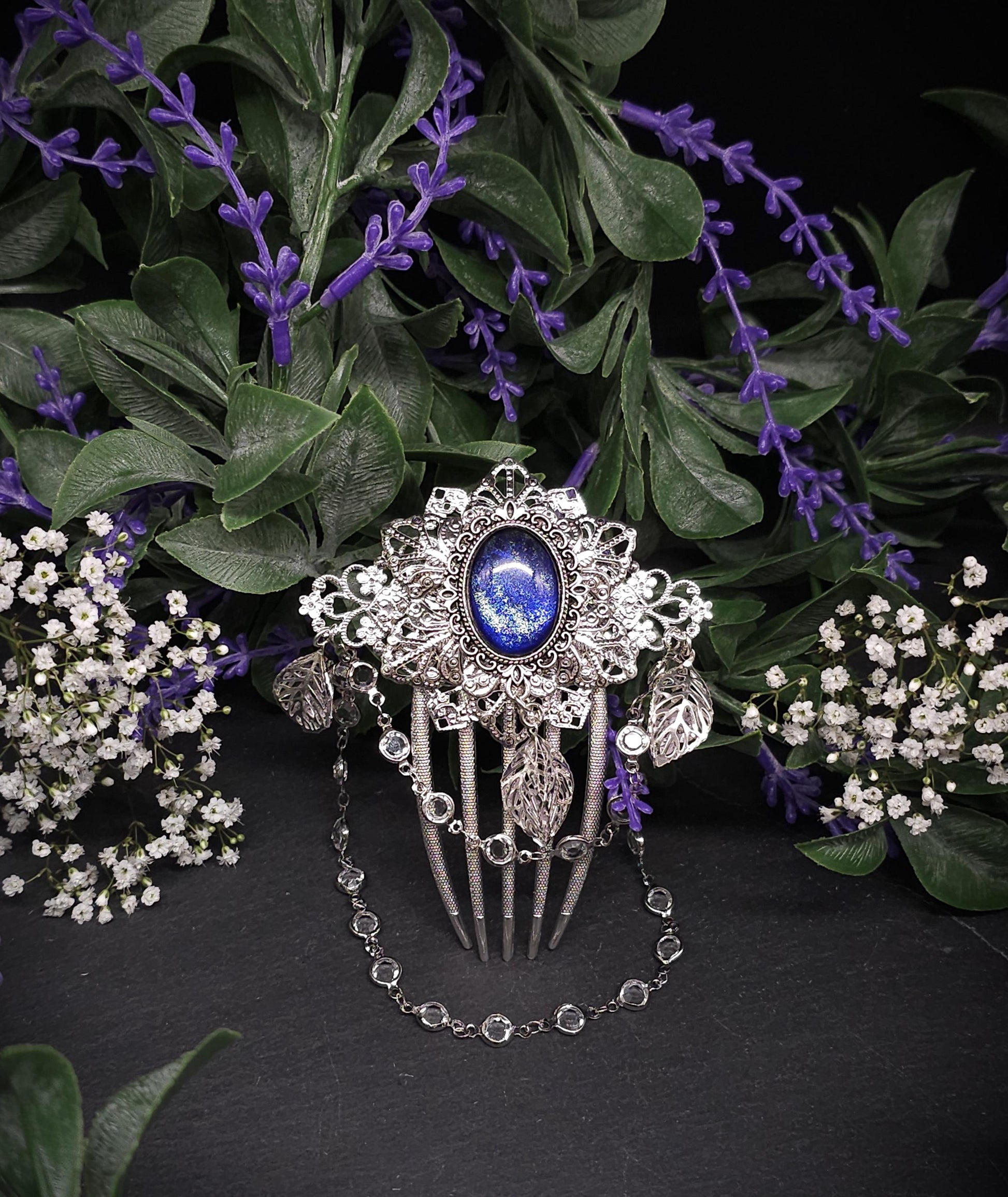 Silberner Haarkamm mit Kristallkette - blauer handbemalter Glascabochon – Braut Vintage Haaraccessoire
