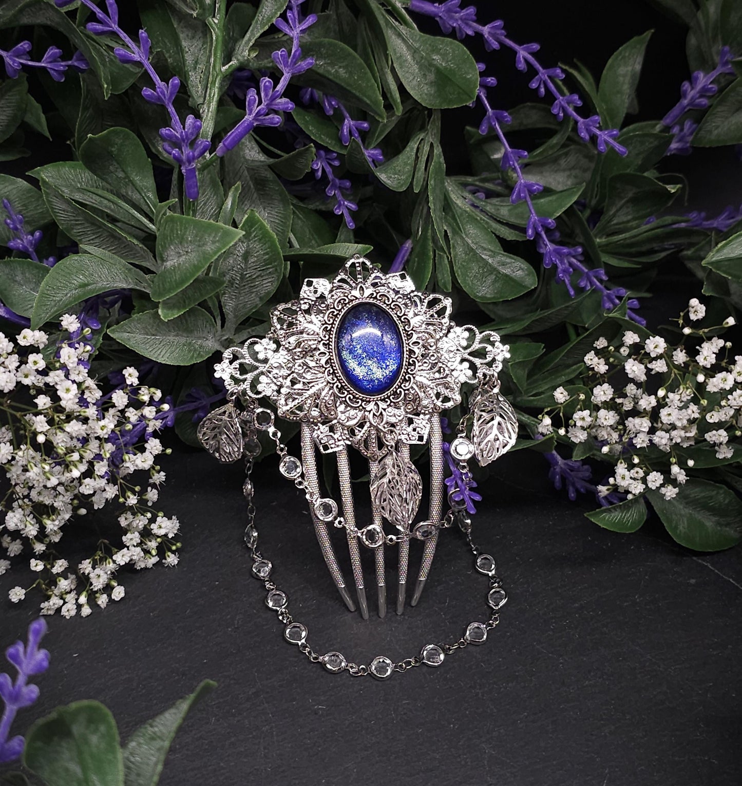 Silberner Haarkamm mit Kristallkette - blauer handbemalter Glascabochon – Braut Vintage Haaraccessoire
