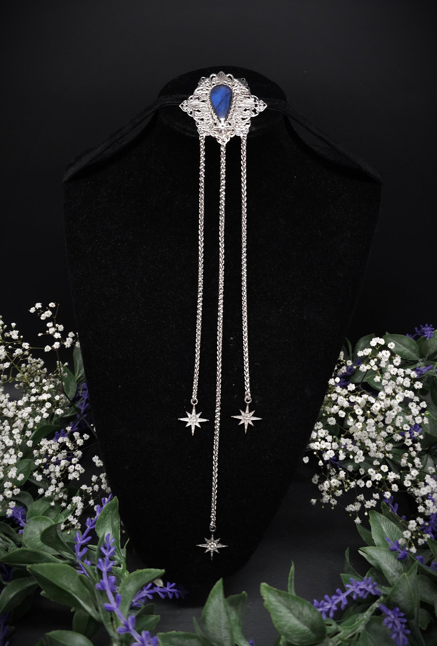 Labradorit Brosche mit Ketten und Sternen ~ Fantasy Elfen Pin ~ Jugendstil Brautbrosche – Mittelalter LARP Schmuck ~ Mystischer Anstecker