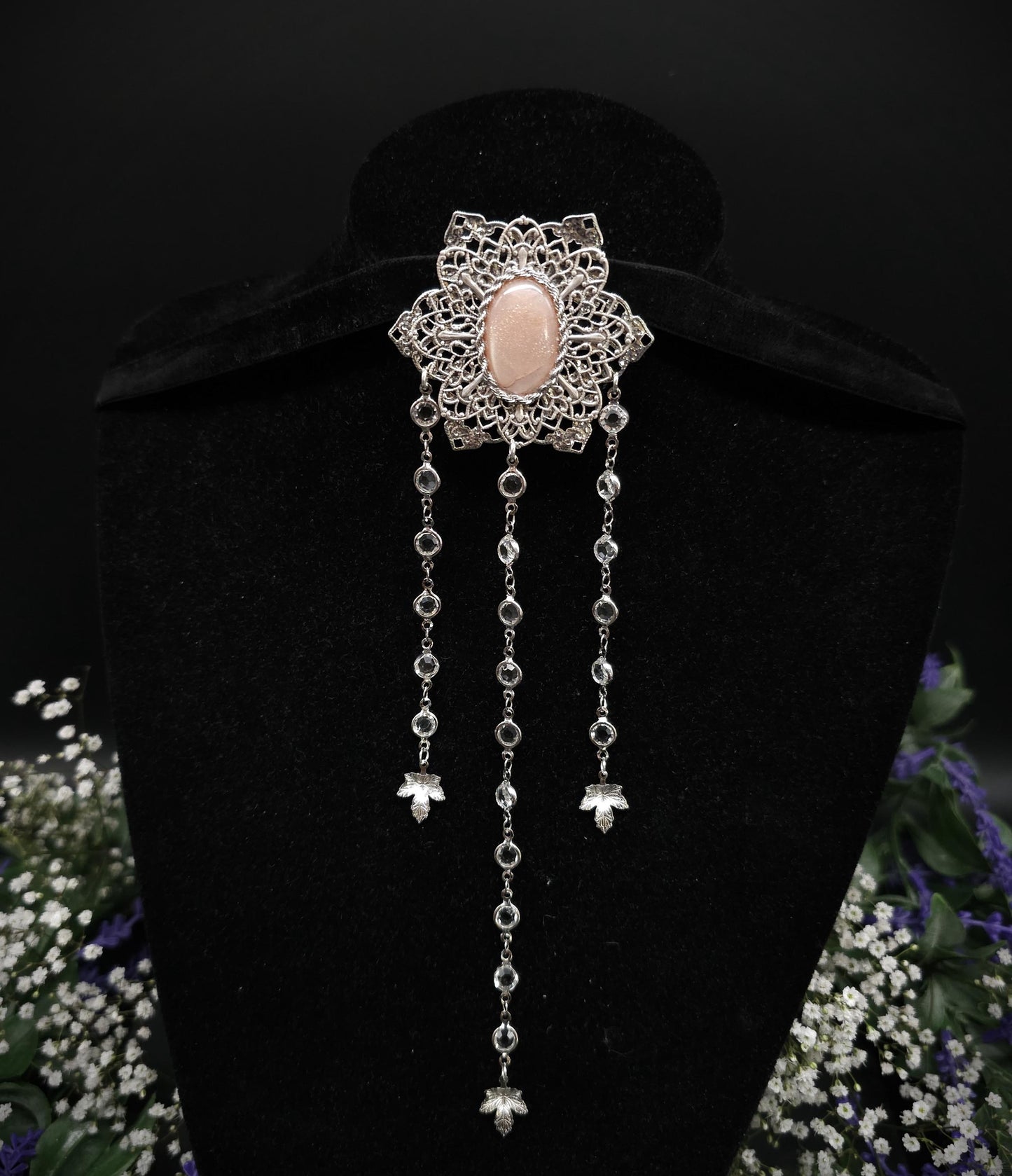 Pfirsich Mondstein Brosche ~ Art Nouveau /Jugendstil ~ Fantasy Brosche für Hochzeiten, Bräute, Gothic, Schaldekoration, Mittelalter und LARP