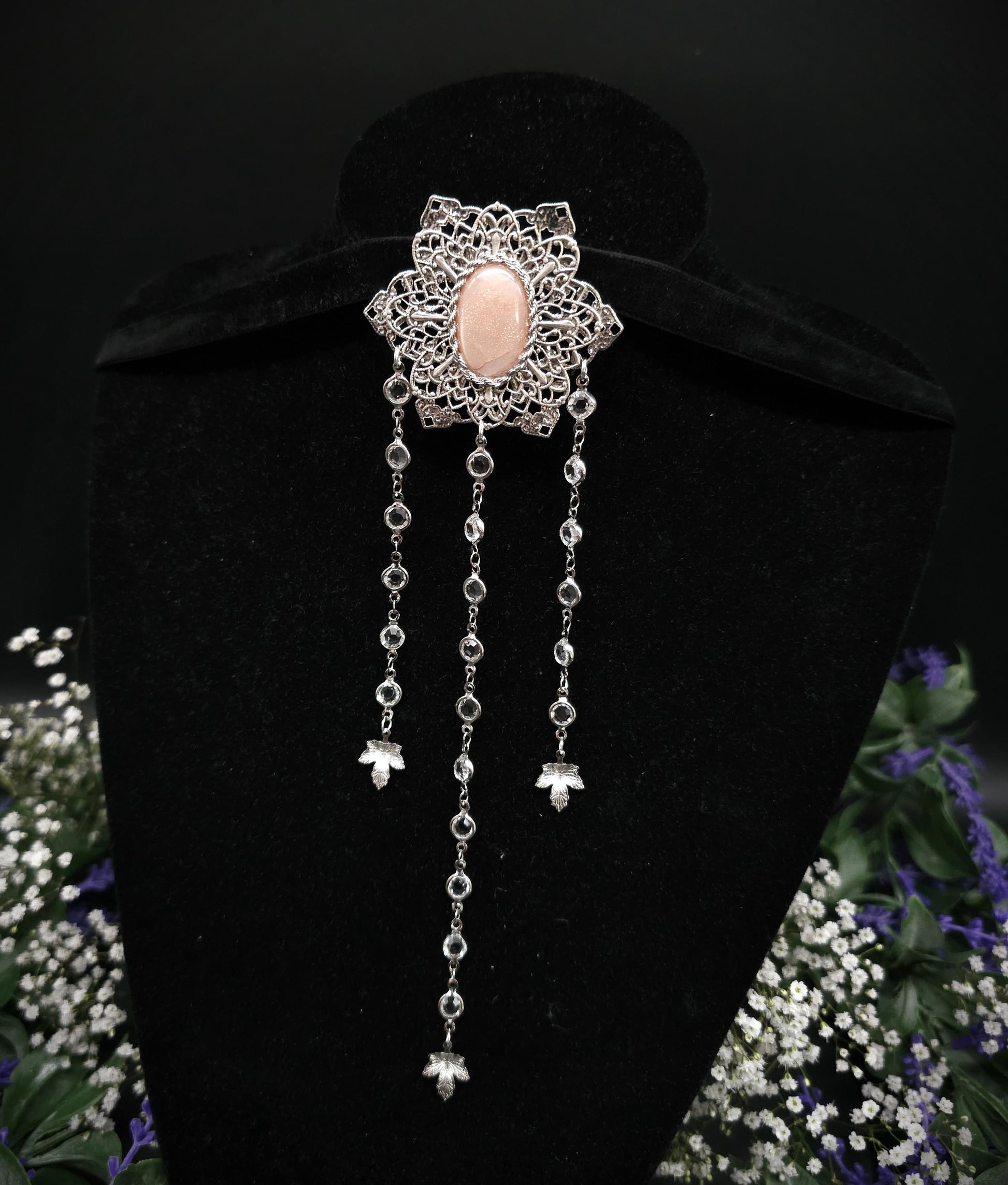 Pfirsich Mondstein Brosche ~ Art Nouveau /Jugendstil ~ Fantasy Brosche für Hochzeiten, Bräute, Gothic, Schaldekoration, Mittelalter und LARP