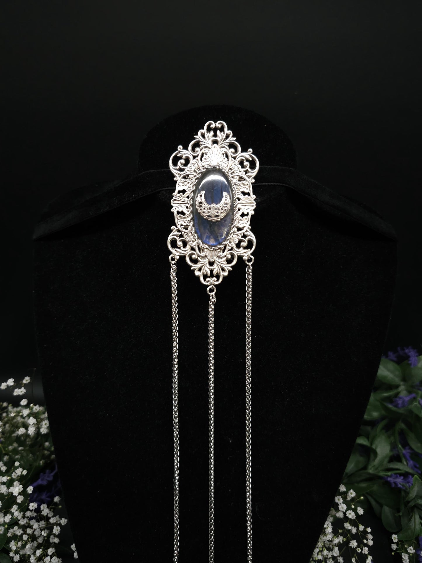 Jugendstil Brosche mit Labradorit und Mondsichel ~ Art Nouveau Schmuck mit Ketten ~ für Gothic, LARP , Mittelalter, als Brautschmuck