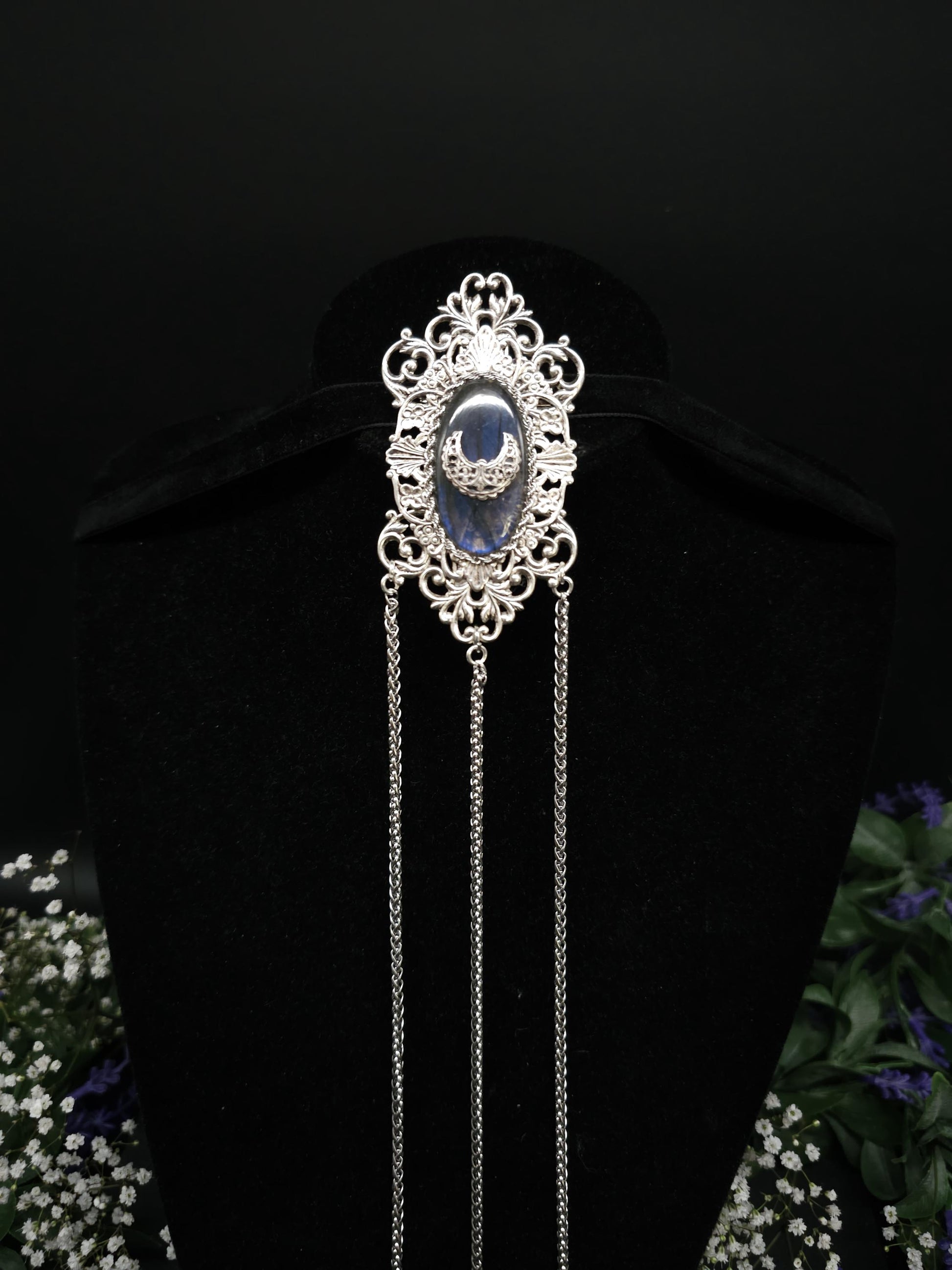 Jugendstil Brosche mit Labradorit und Mondsichel ~ Art Nouveau Schmuck mit Ketten ~ für Gothic, LARP , Mittelalter, als Brautschmuck