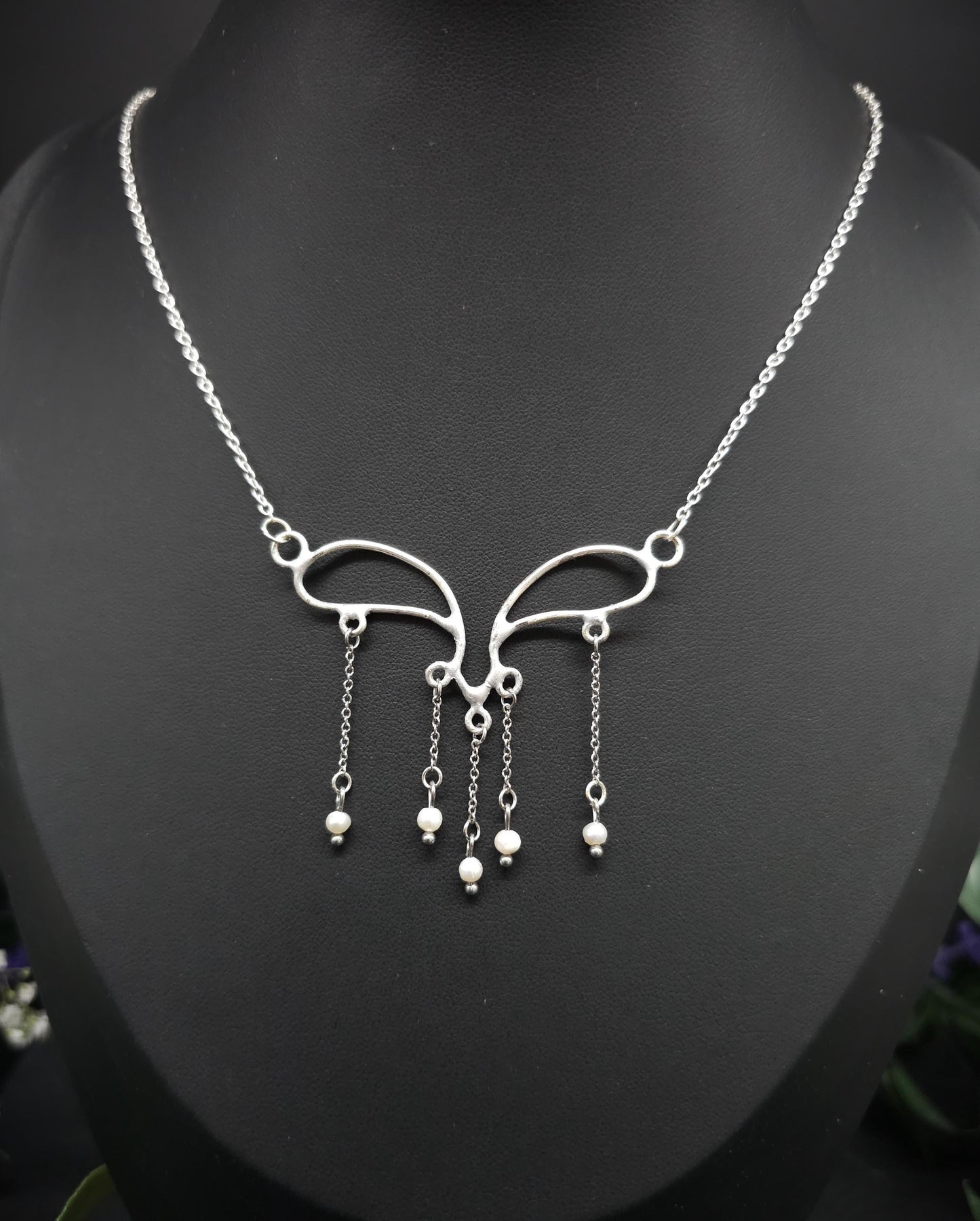 Versilberte Halskette - Collier mit Süßwasserperlen - romantischer Brautschmuck - Art Nouveau