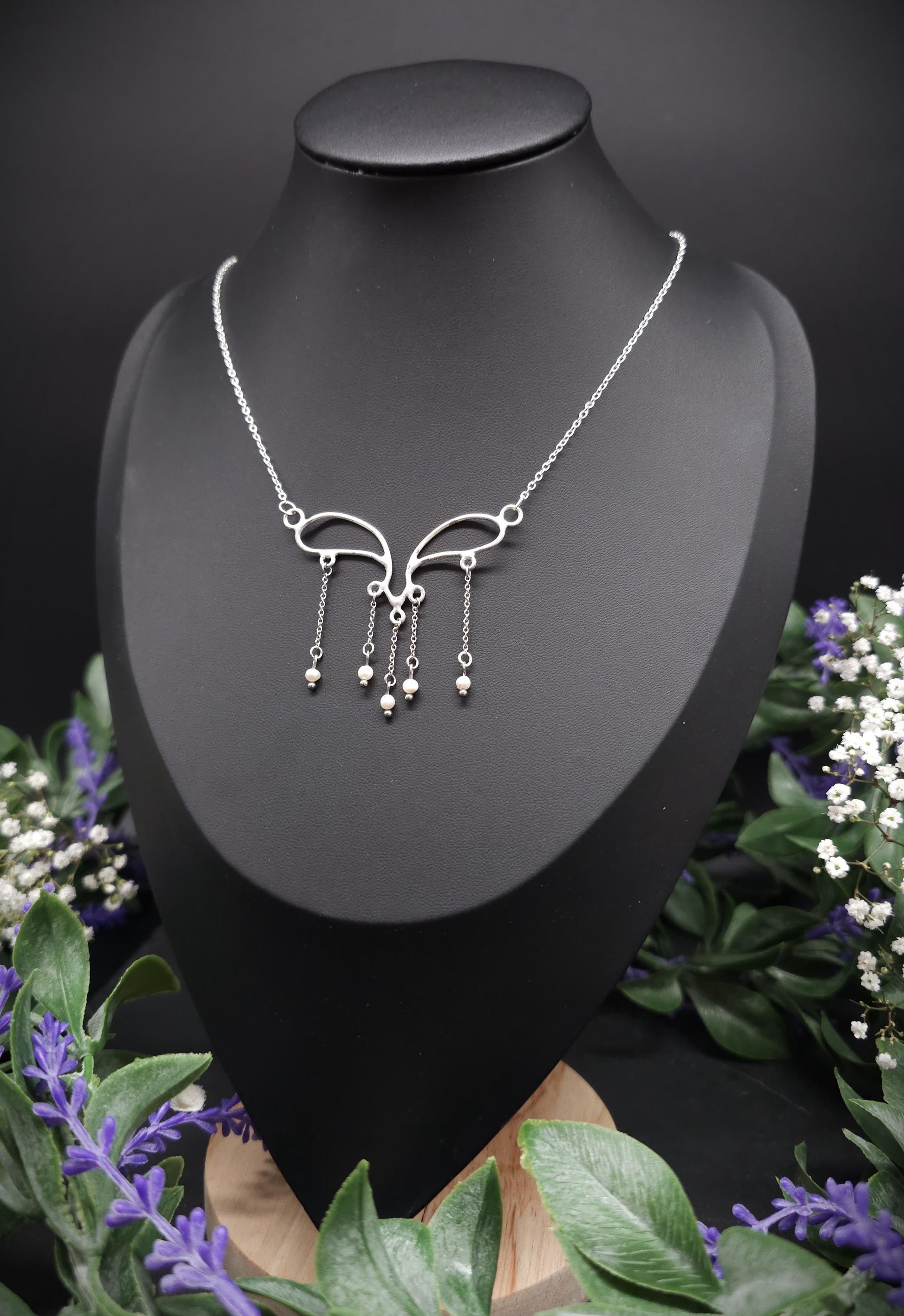 Versilberte Halskette - Collier mit Süßwasserperlen - romantischer Brautschmuck - Art Nouveau