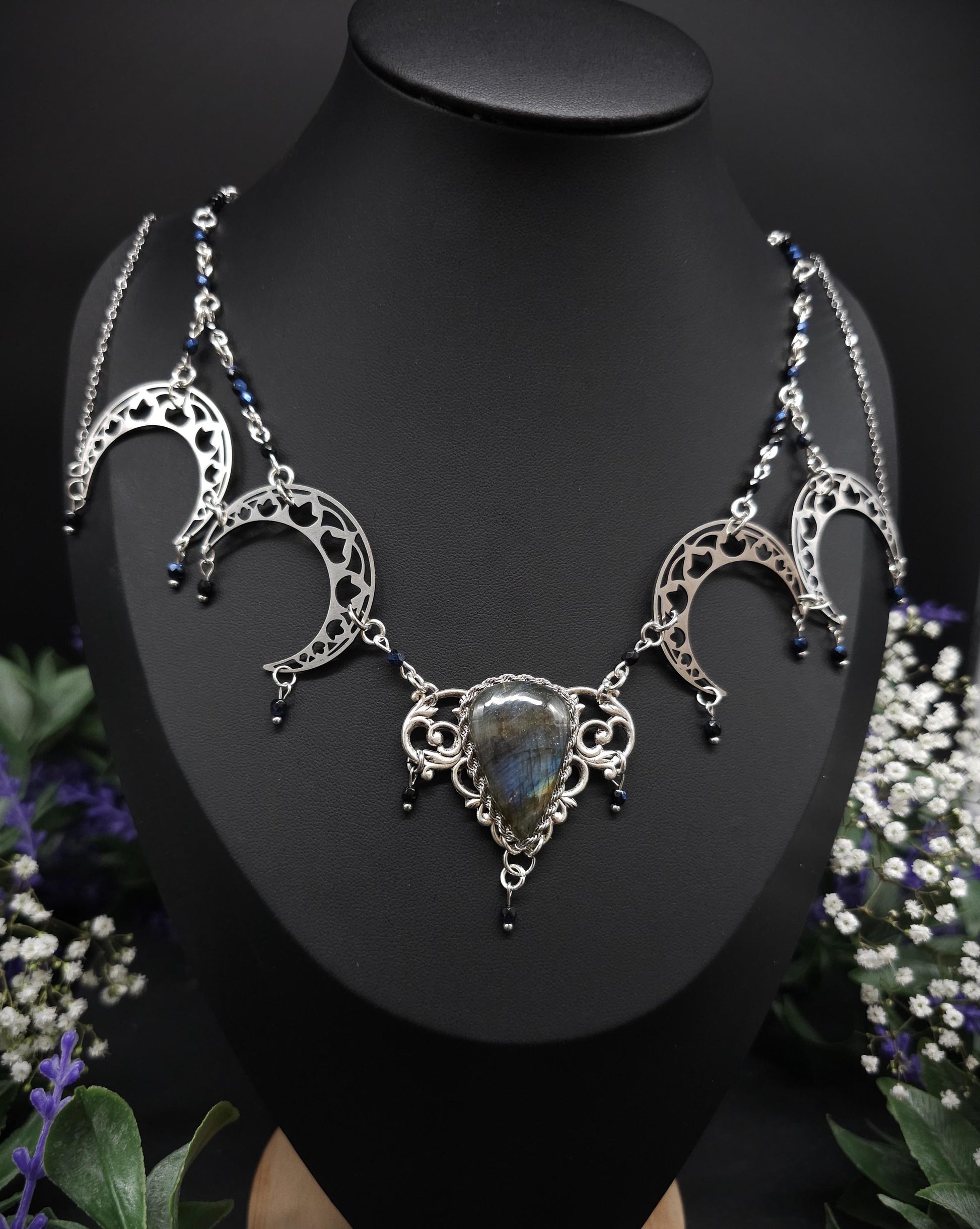 Collier mit blauem Labradorit - Edelstahlmonde - Größenverstellbare Halskette - Unikat