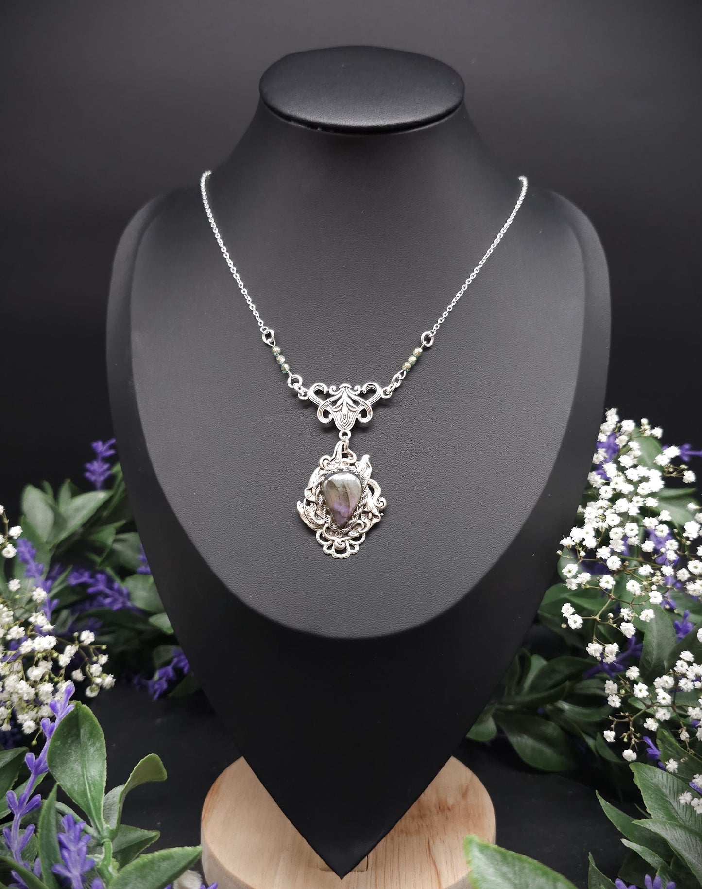925 Sterling Silber Halskette - seltener kleiner Labradorit – Jugendstil / Art Nouveau Collier mit Salbeifarbenen Perlen, größenverstellbar