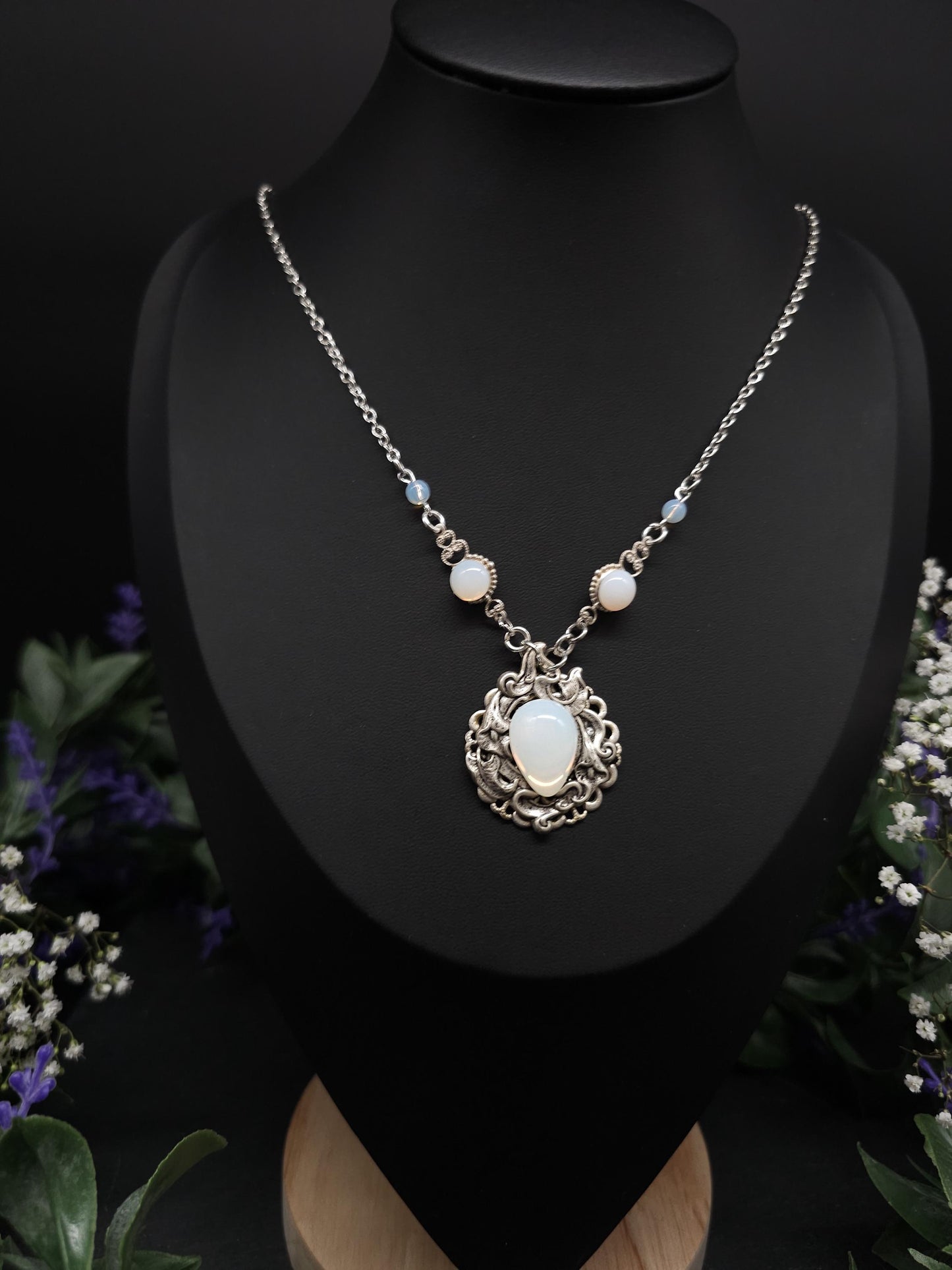 Opalith Collier – Jugendstil / Art Nouveau Halskette mit Tropfenanhänger - größenverstellbare Edelstahlkette, Braut- & Fantasy Schmuck