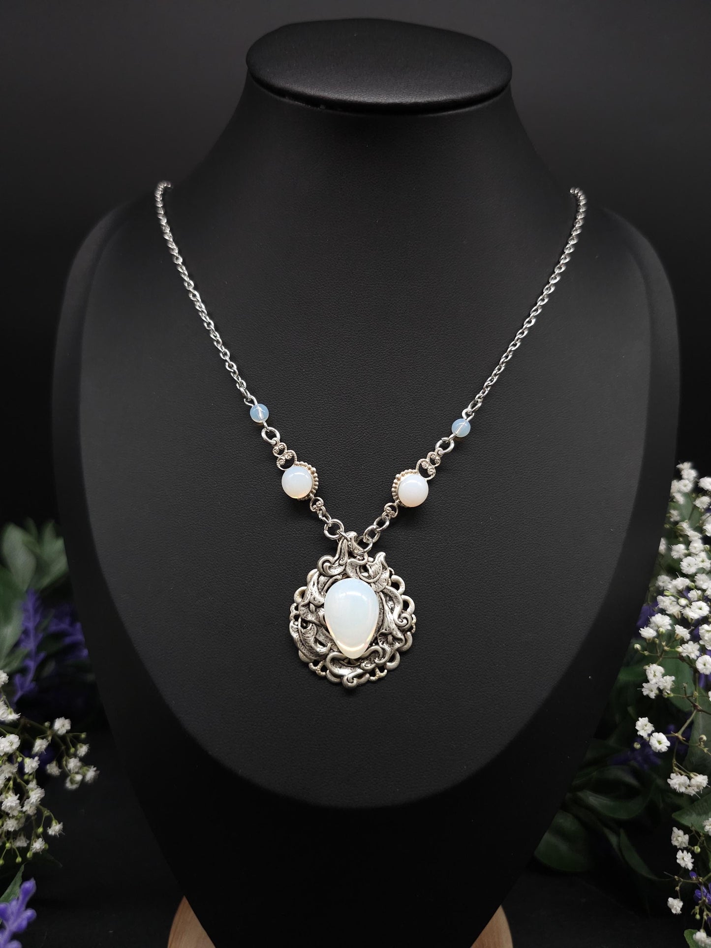 Opalith Collier – Jugendstil / Art Nouveau Halskette mit Tropfenanhänger - größenverstellbare Edelstahlkette, Braut- & Fantasy Schmuck