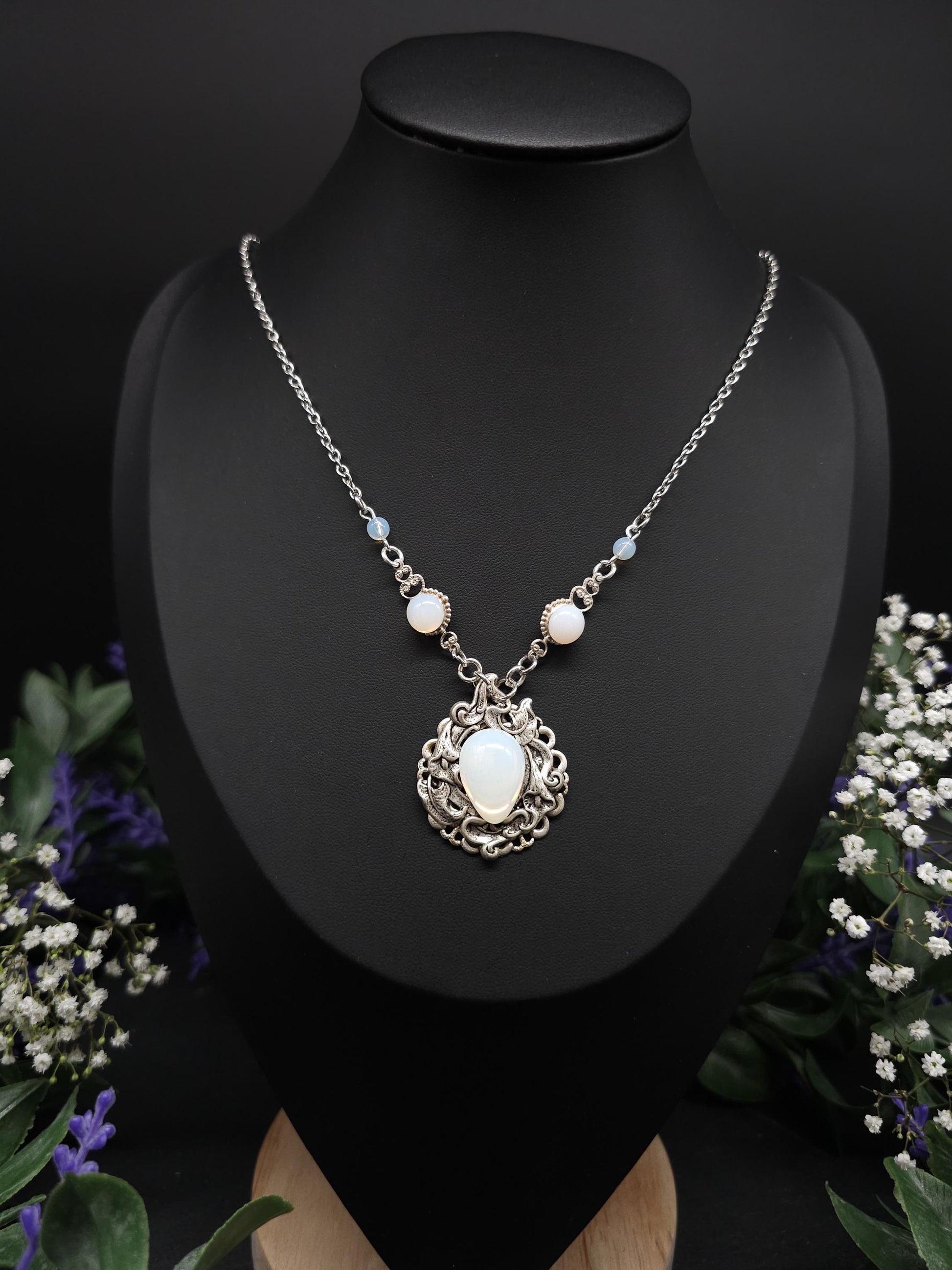 Opalith Collier – Jugendstil / Art Nouveau Halskette mit Tropfenanhänger - größenverstellbare Edelstahlkette, Braut- & Fantasy Schmuck