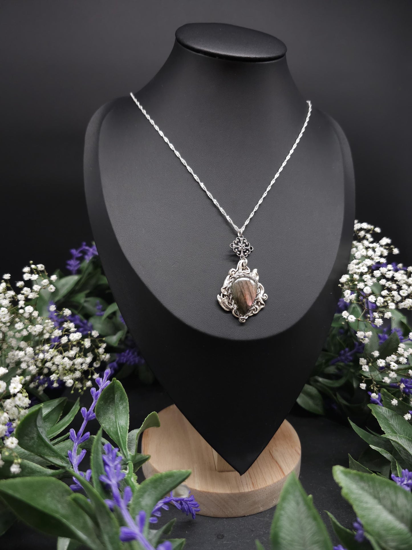 Jugendstil / Art Nouveau Collier - 925er Sterlingsilberkette - Seltener Lila Labradorit – größenverstellbar - eleganter Jugendstilanhänger