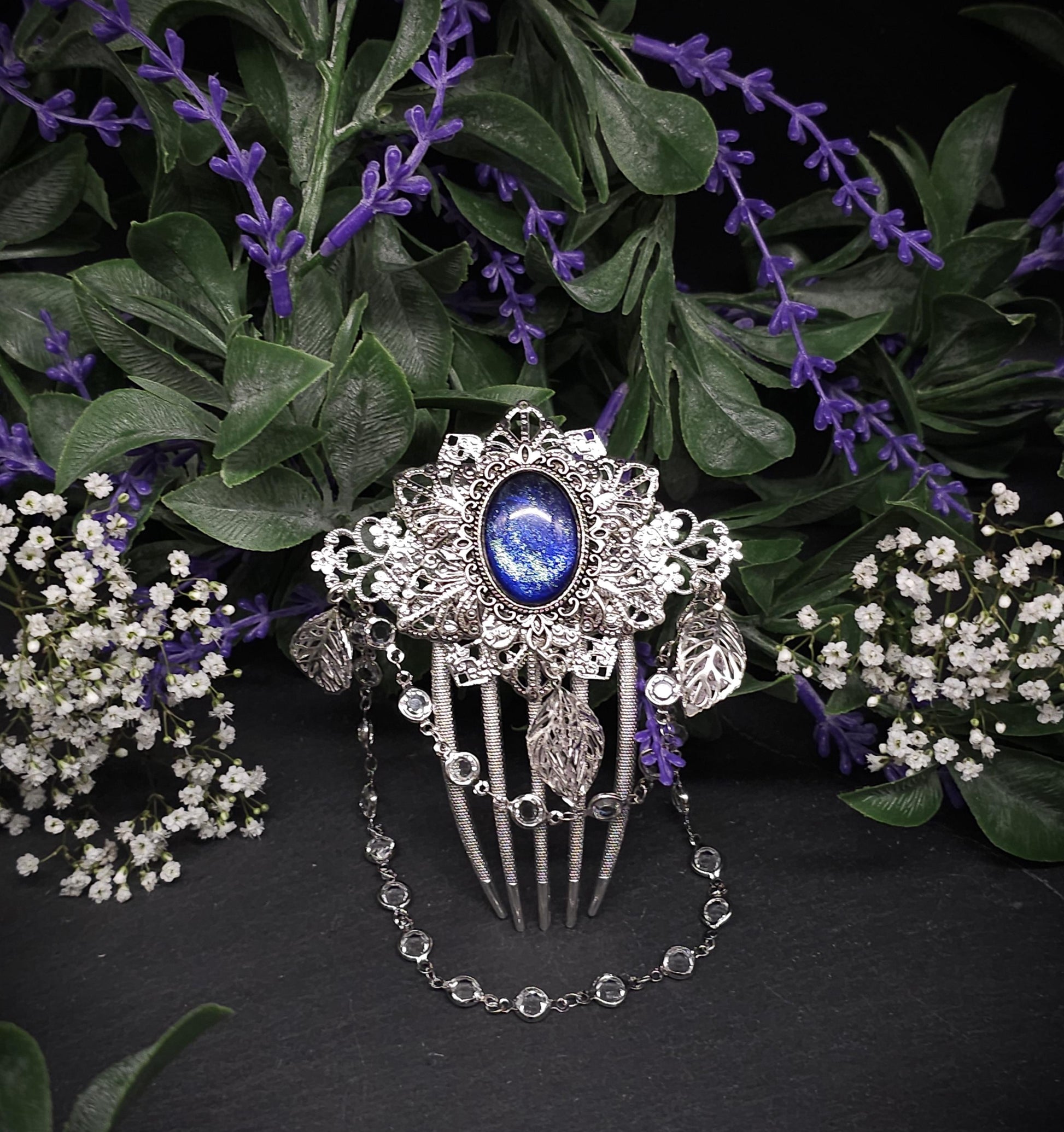 Silberner Haarkamm mit Kristallkette - blauer handbemalter Glascabochon – Braut Vintage Haaraccessoire