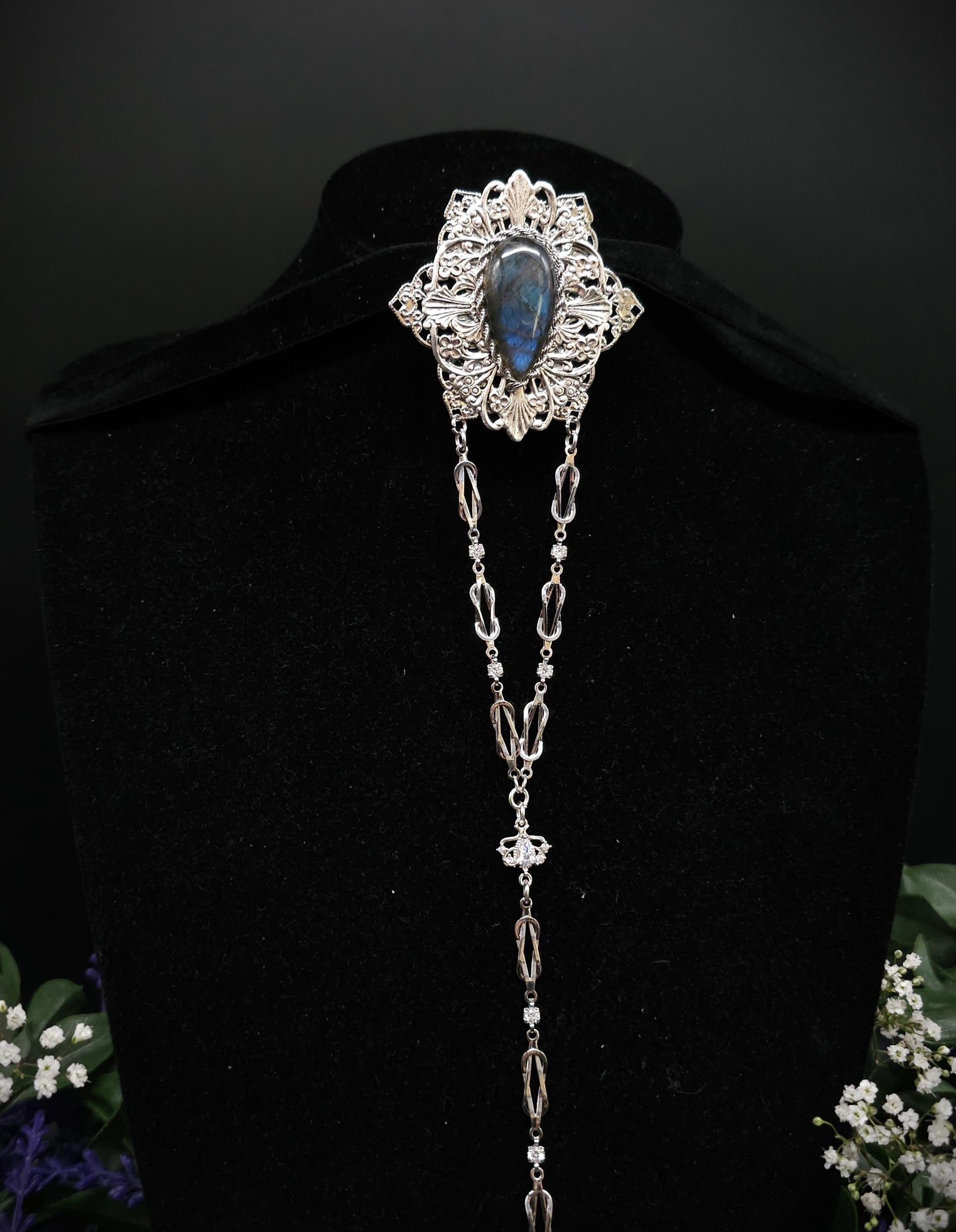 Filigrane elfenhafte Brosche ~ Labradorit Brosche ~ Dekorativer Pin für Bräute und Hochzeiten ~ Vintage Schalnadel ~ Brosche für Fantasy