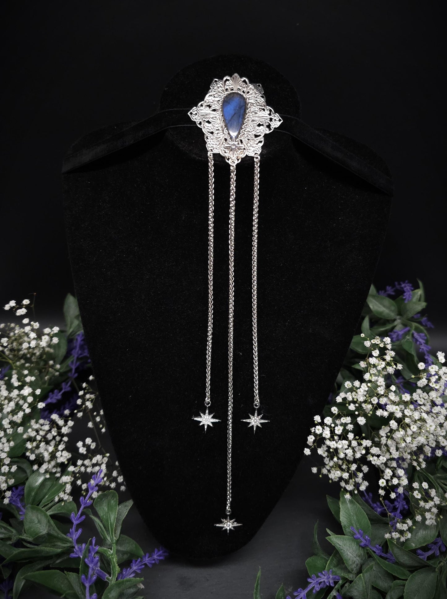 Labradorit Brosche mit Ketten und Sternen ~ Fantasy Elfen Pin ~ Jugendstil Brautbrosche – Mittelalter LARP Schmuck ~ Mystischer Anstecker