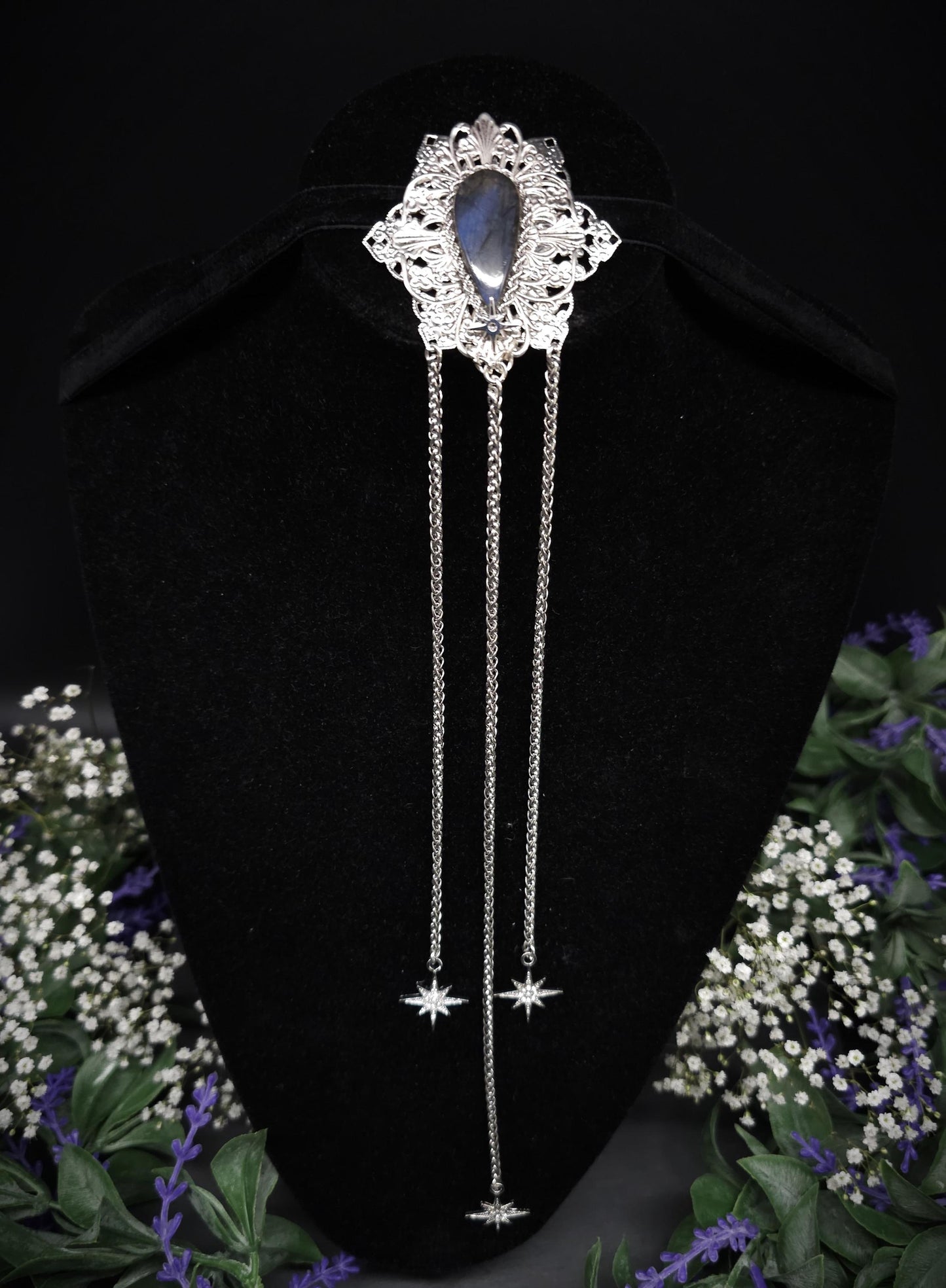 Labradorit Brosche mit Ketten und Sternen ~ Fantasy Elfen Pin ~ Jugendstil Brautbrosche – Mittelalter LARP Schmuck ~ Mystischer Anstecker