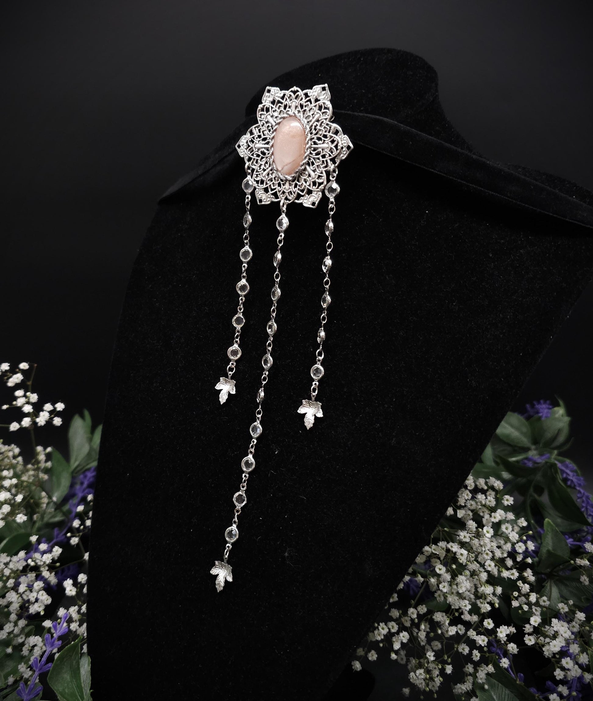 Pfirsich Mondstein Brosche ~ Art Nouveau /Jugendstil ~ Fantasy Brosche für Hochzeiten, Bräute, Gothic, Schaldekoration, Mittelalter und LARP