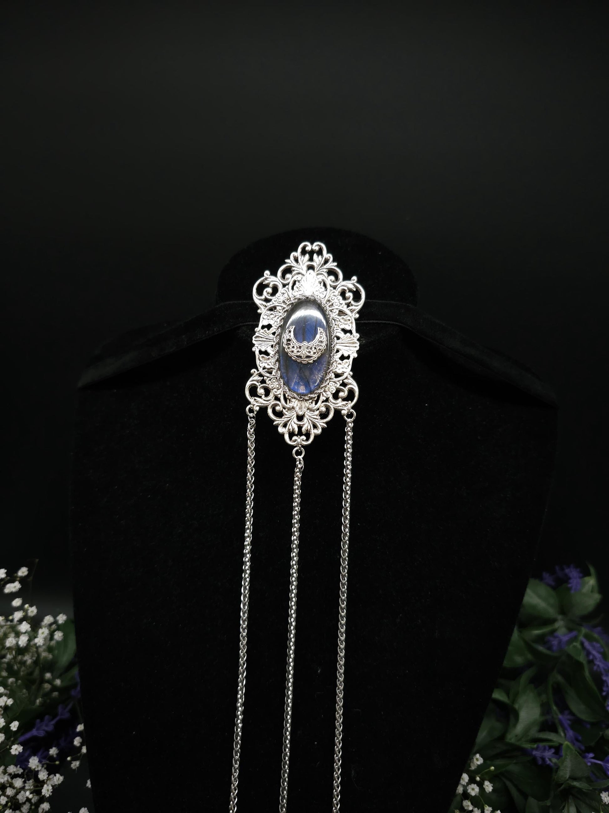 Jugendstil Brosche mit Labradorit und Mondsichel ~ Art Nouveau Schmuck mit Ketten ~ für Gothic, LARP , Mittelalter, als Brautschmuck
