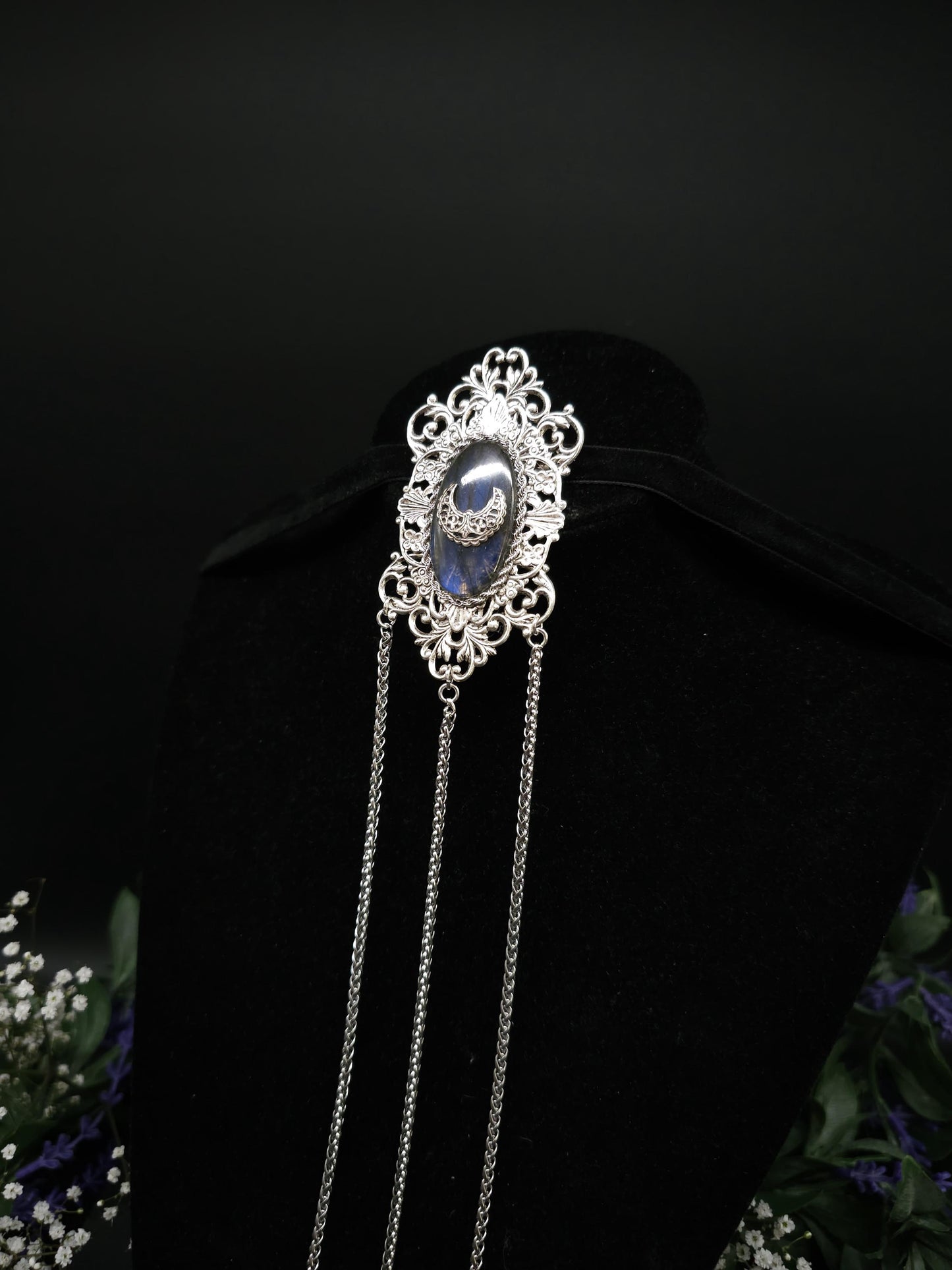 Jugendstil Brosche mit Labradorit und Mondsichel ~ Art Nouveau Schmuck mit Ketten ~ für Gothic, LARP , Mittelalter, als Brautschmuck