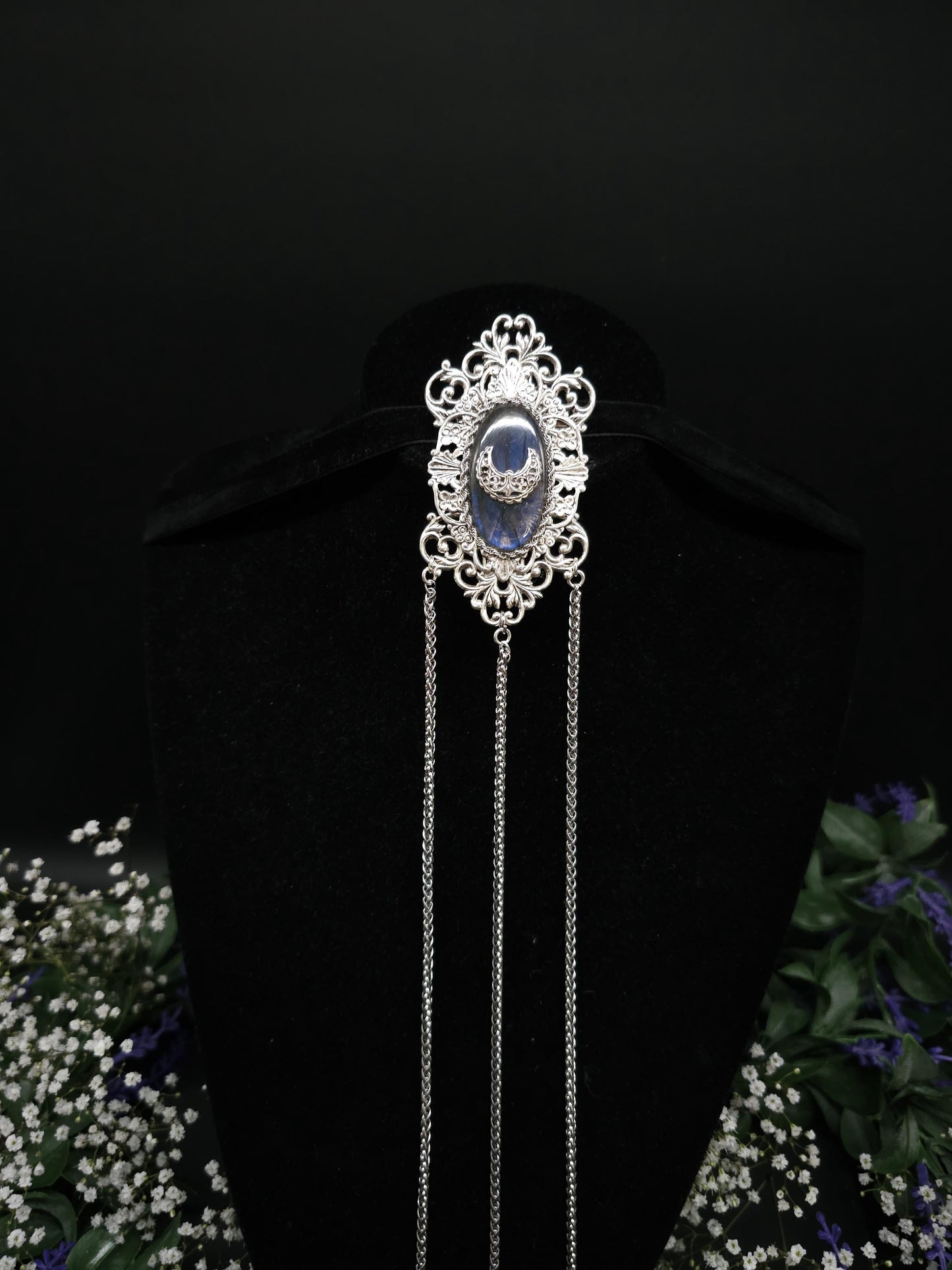 Jugendstil Brosche mit Labradorit und Mondsichel ~ Art Nouveau Schmuck mit Ketten ~ für Gothic, LARP , Mittelalter, als Brautschmuck