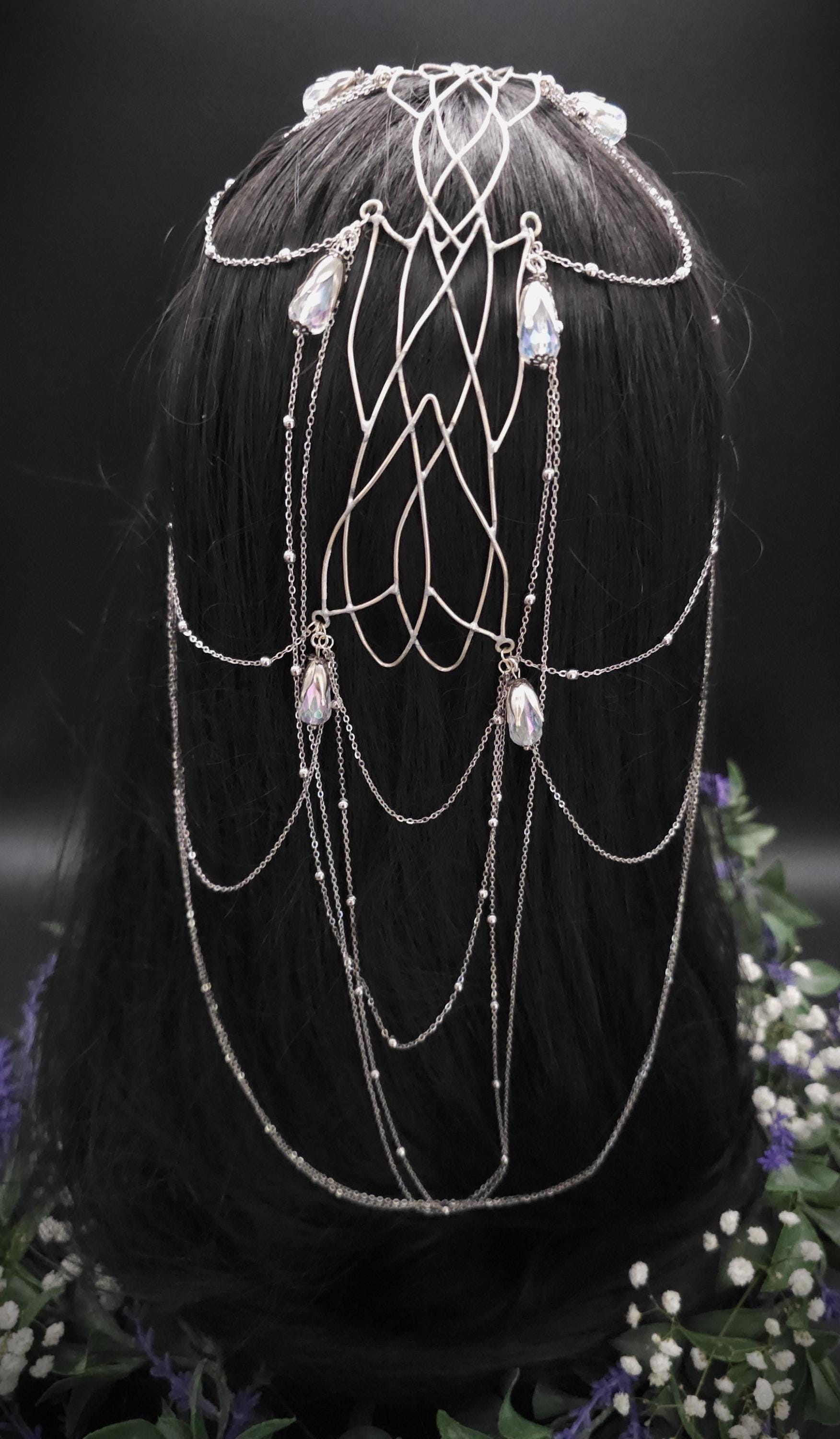 Versilbertes Headpiece - Mittelscheitel Diadem - Fantasy Tiara - Krone mit Ketten und Perlen - Hochzeit, Cosplay & LARP