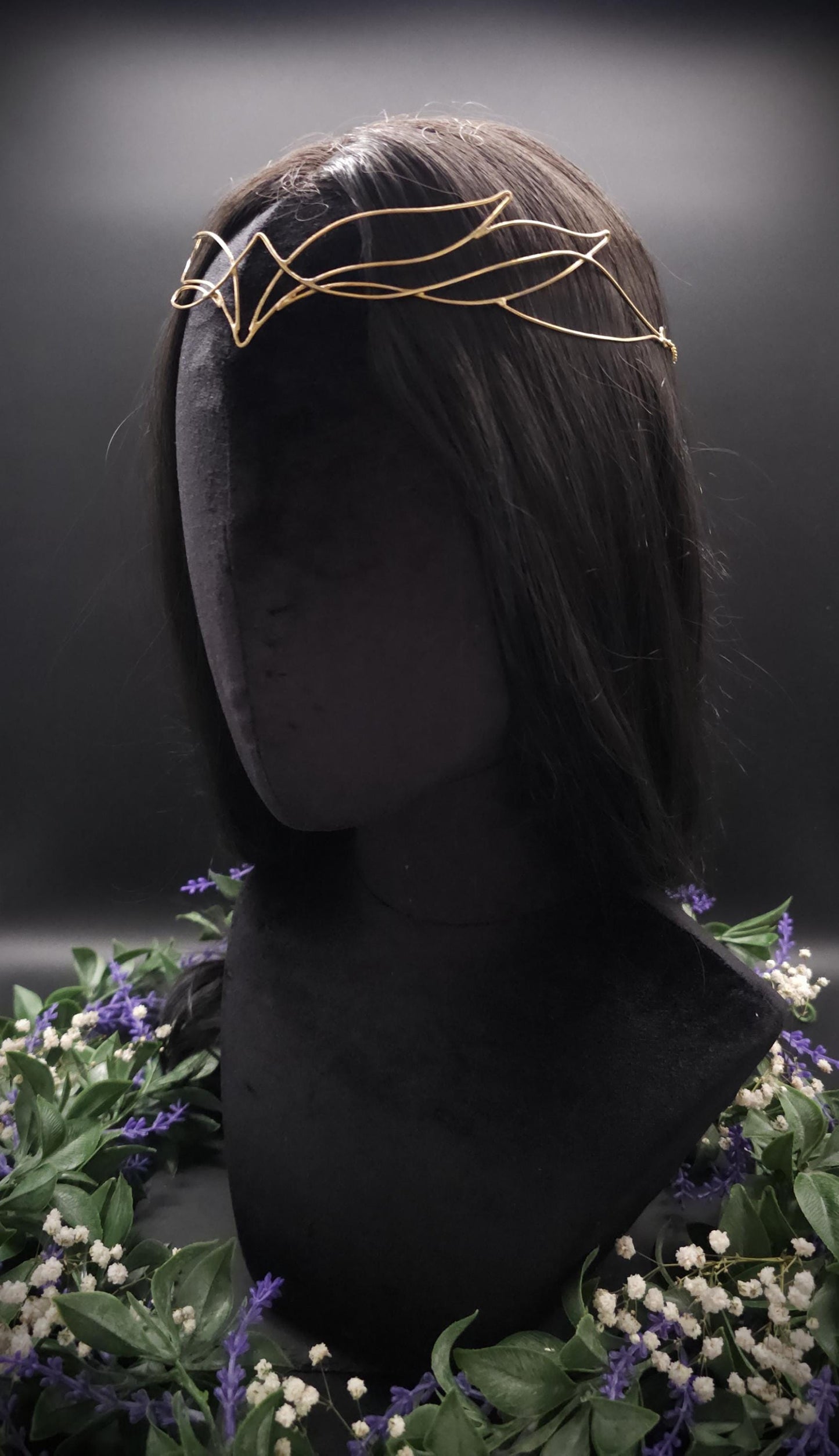Messing Diadem "Nyaame" ~ Draht Tiara im Schwingen Design ~ Größenverstellbar ~ Accessoire für LARP, Cosplay und Hochzeiten