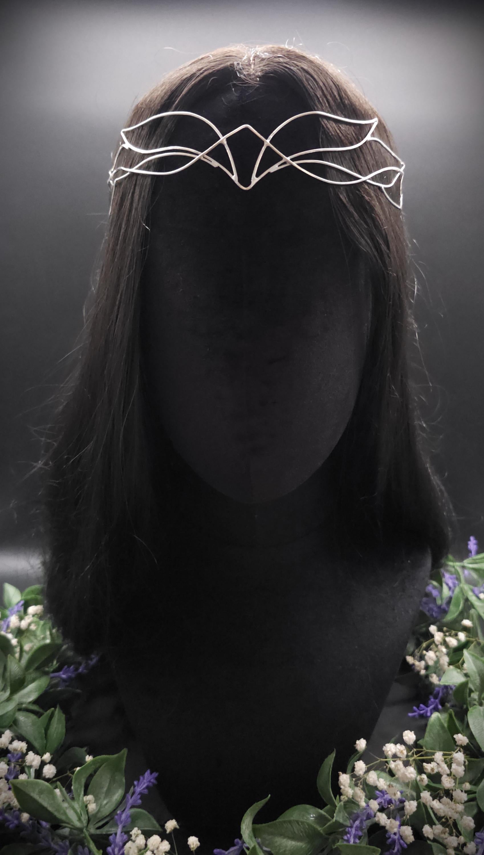 Versilbertes Elfen-Diadem "Yalväe" ~ Draht Tiara im Schwingen Design ~ Größenverstellbar ~ Accessoire für LARP, Cosplay und Hochzeiten