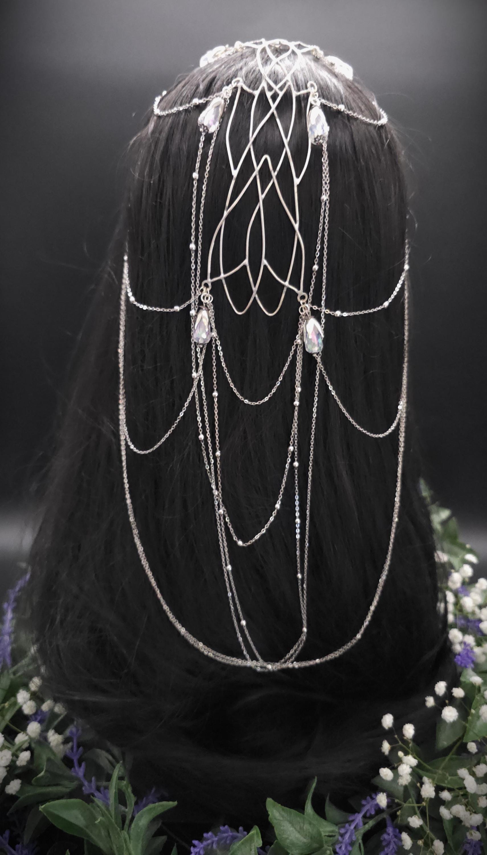 Versilbertes Headpiece - Mittelscheitel Diadem - Fantasy Tiara - Krone mit Ketten und Perlen - Hochzeit, Cosplay & LARP